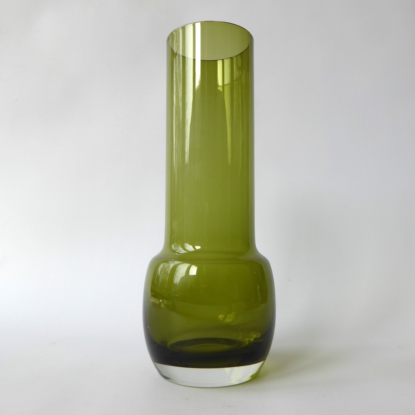 Riihimaki 1483 tall vintage art glass vase, olive green Finland Riihimaen Lasi