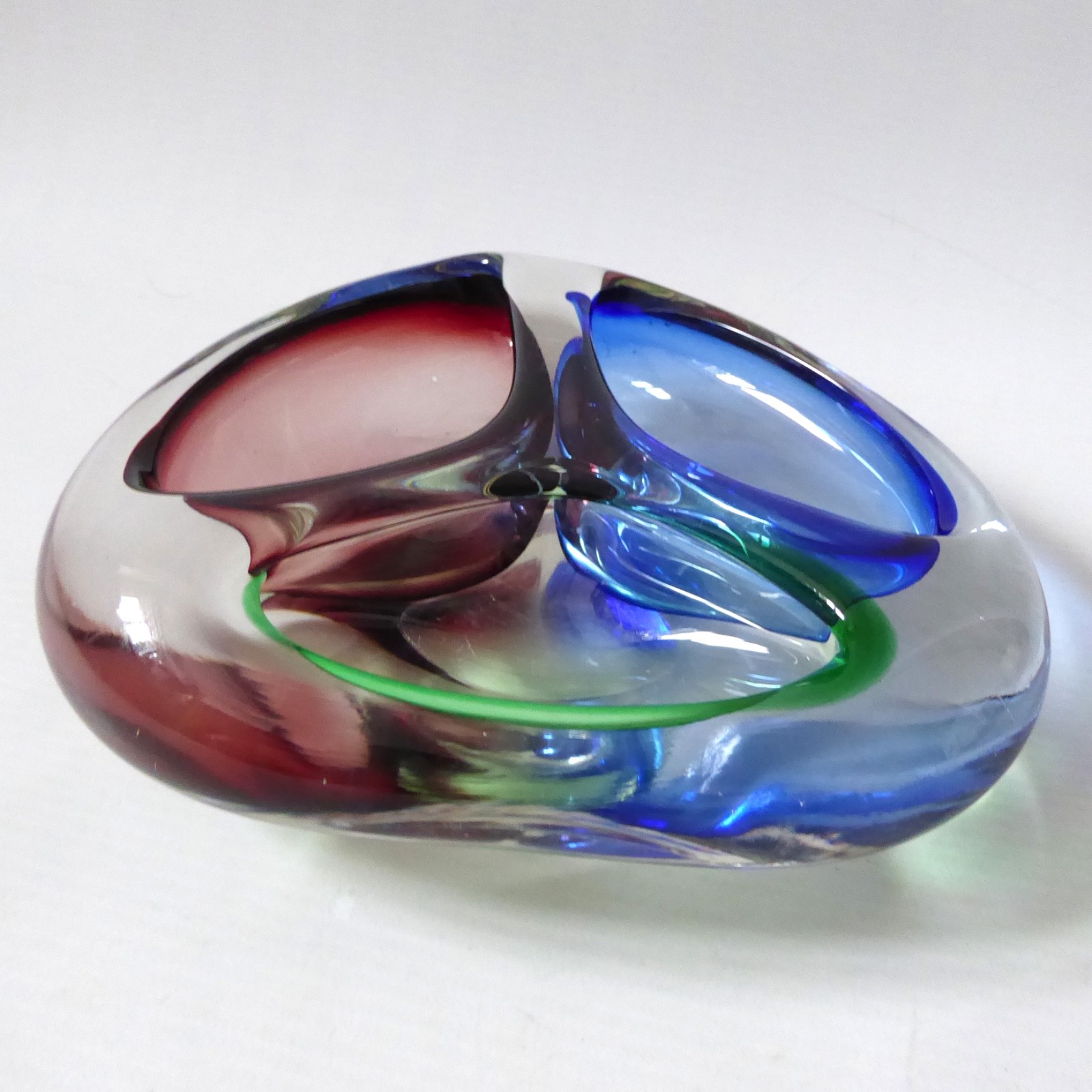 Romanian art glass dish, tri bowl ashtray. Red blue vintage retro, Murano style - Image 4