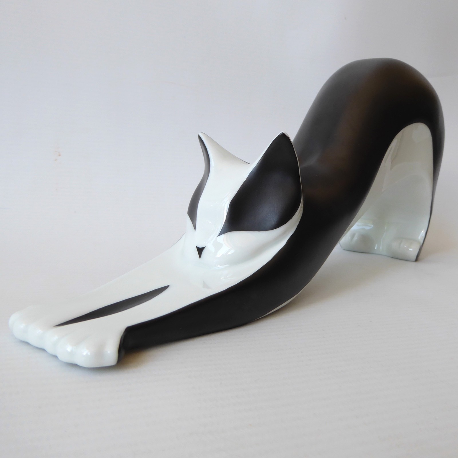 Royal Dux large stretching black cat 24501 mid century modernist Bohemian Koruka - Image 4