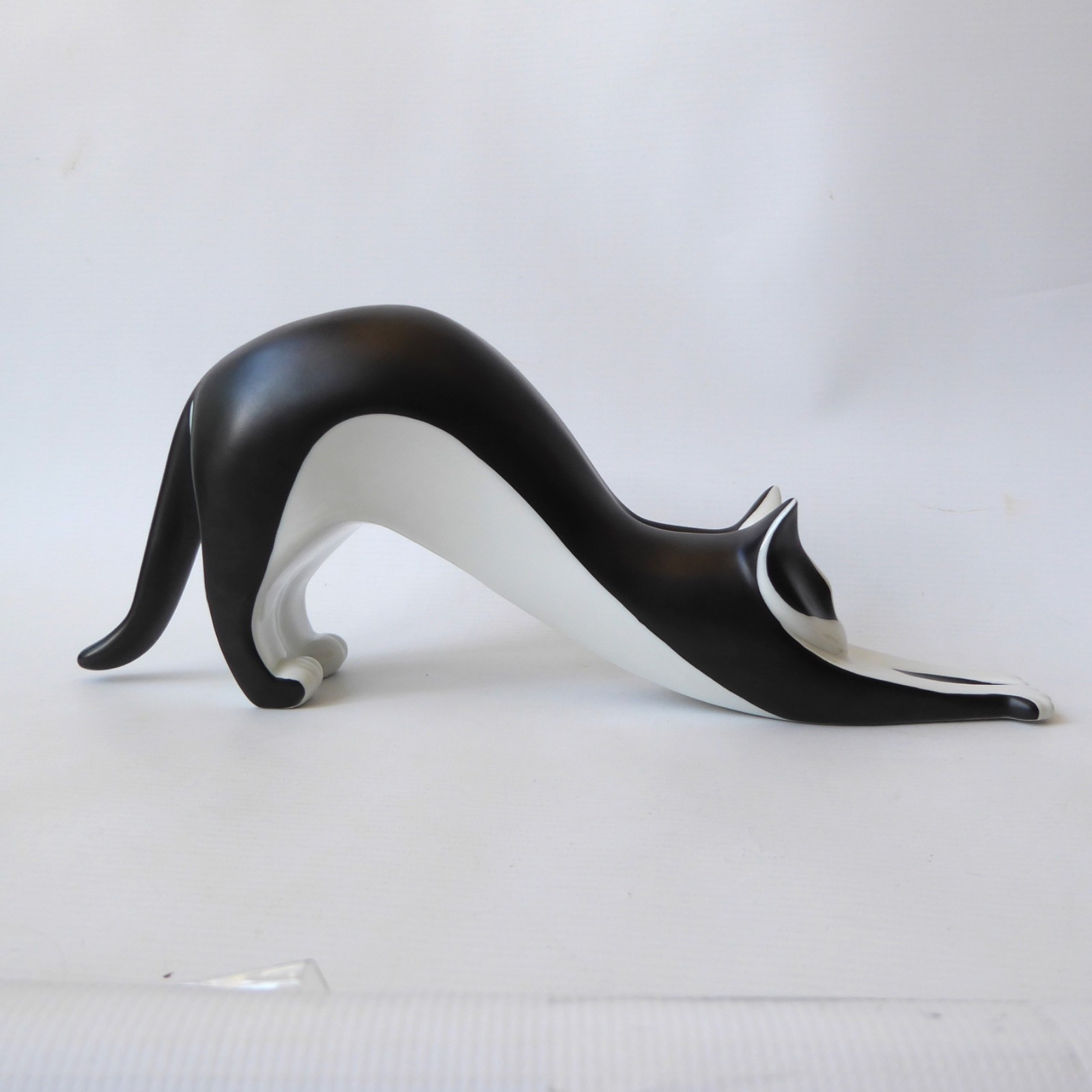 Royal Dux large stretching black cat 24501 mid century modernist Bohemian Koruka - Image 8