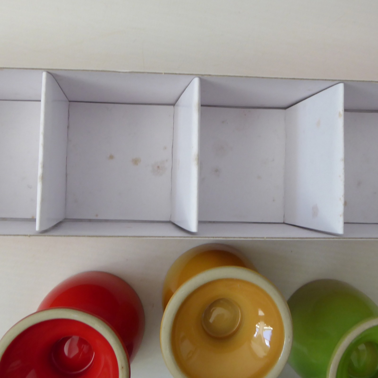 Set of 6 boxed Le Creuset Rainbow ceramic stoneware footed egg cups. Multicolour - Image 12