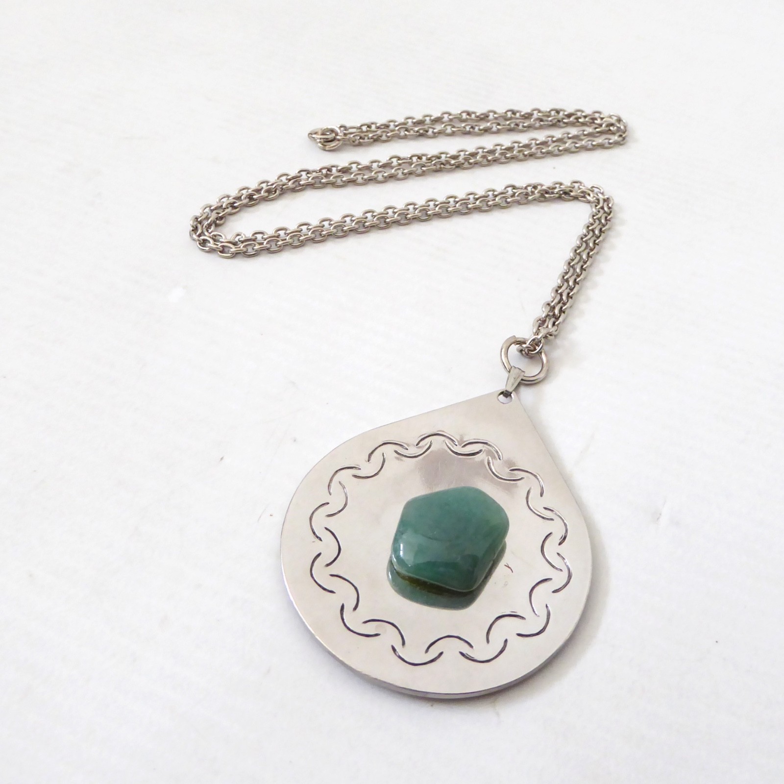 Stainless steel & green gemstone vintage 1970s pendant necklace. Modernist retro - Image 2