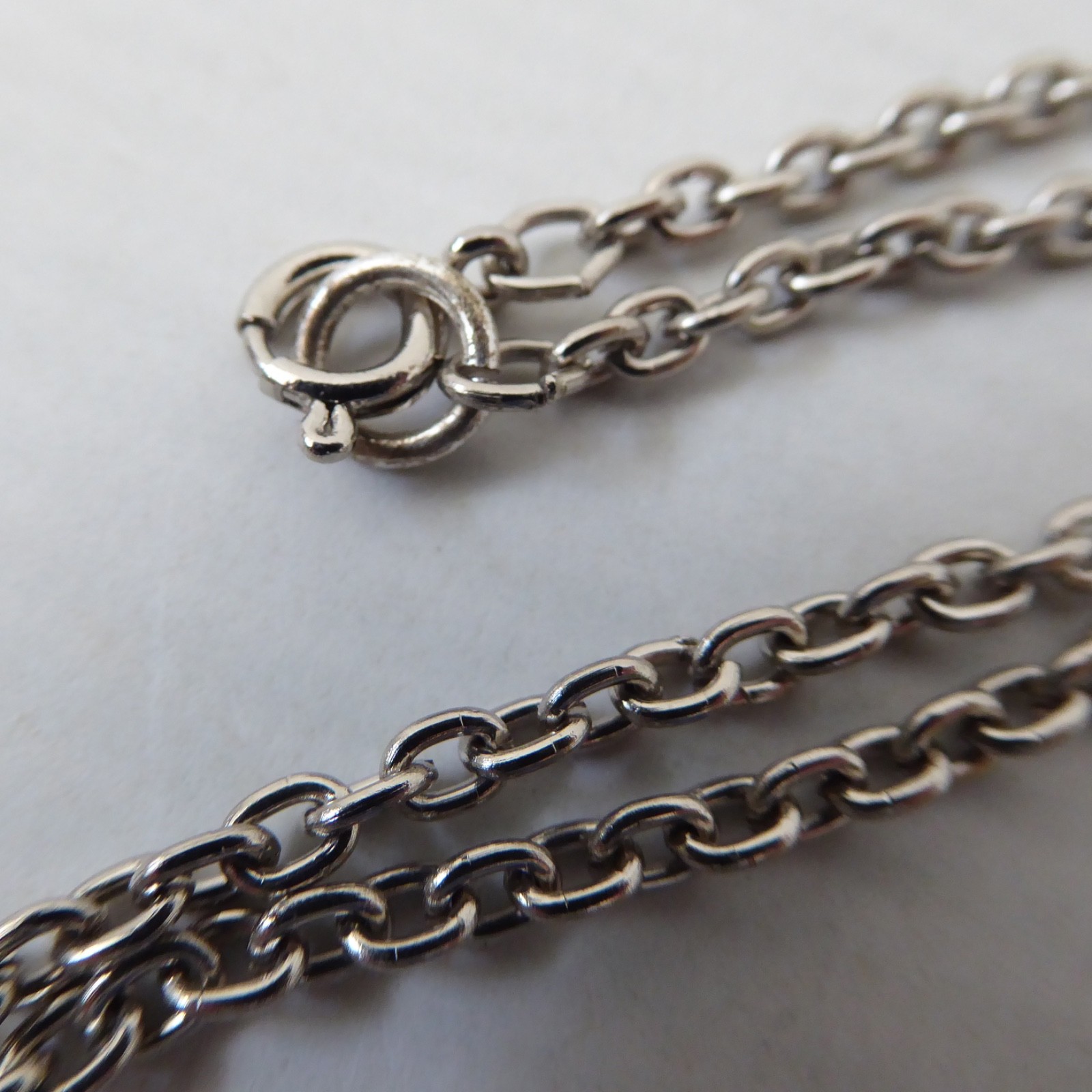 Stainless steel & green gemstone vintage 1970s pendant necklace. Modernist retro - Image 8