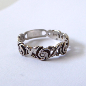 Sterling silver 925 ring, vintage roses/flowers. Signed CA. Size Q 1/2, 5mm band