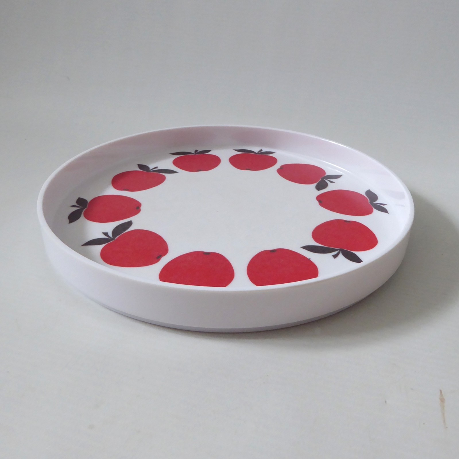 Swedish vintage melamine tray, red apples, white round. Drinks serving retro - Image 5