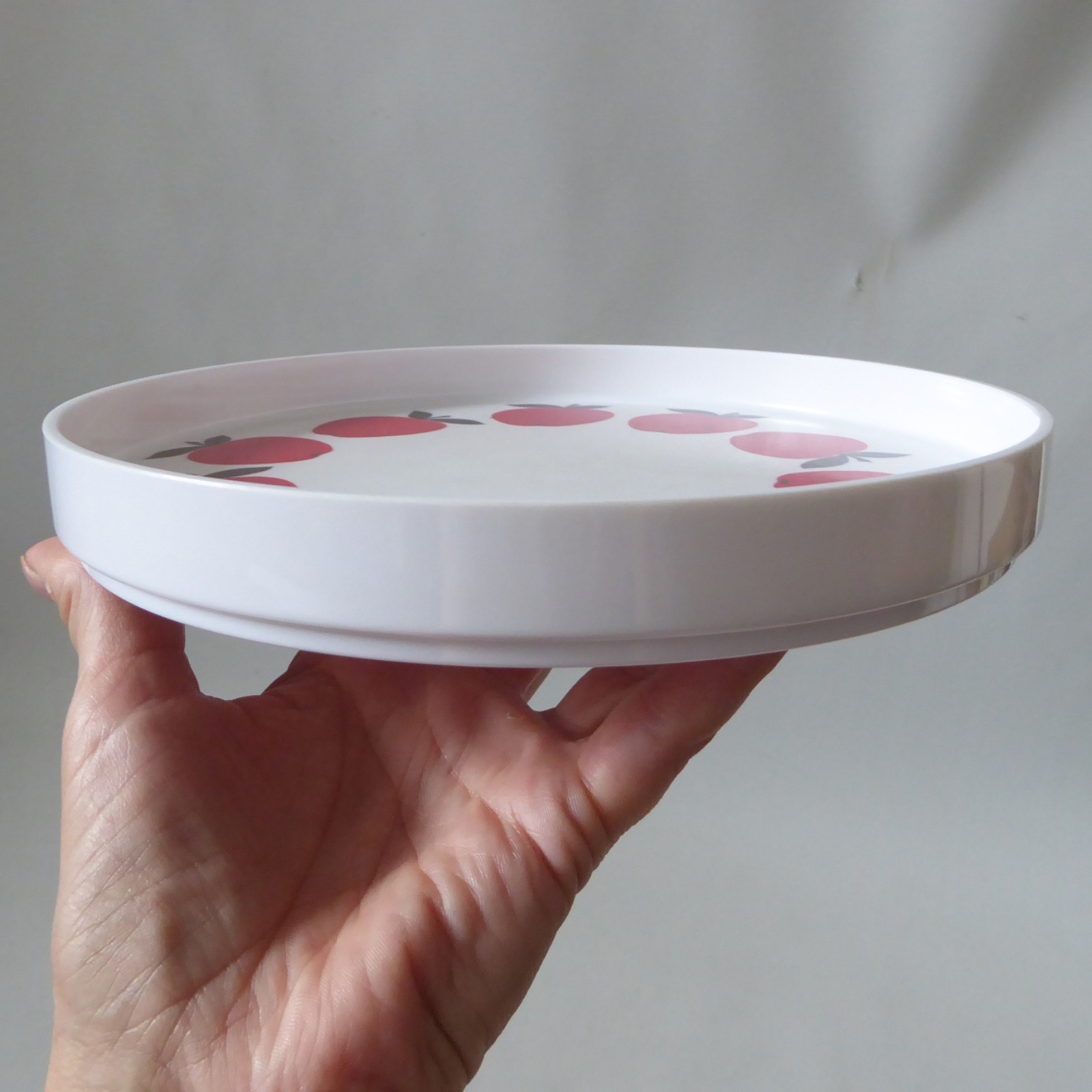 Swedish vintage melamine tray, red apples, white round. Drinks serving retro - Image 7