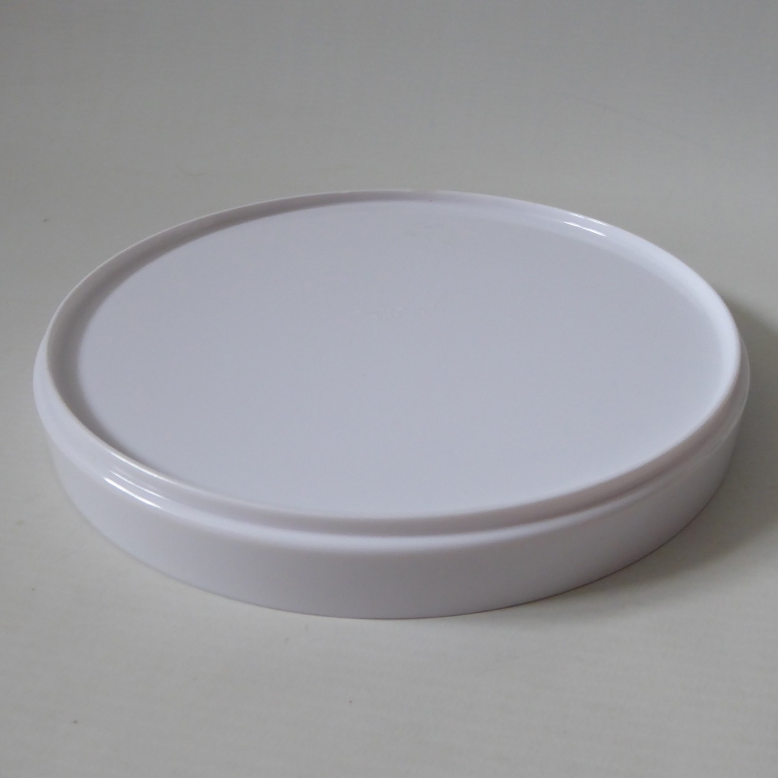 Swedish vintage melamine tray, red apples, white round. Drinks serving retro - Image 10