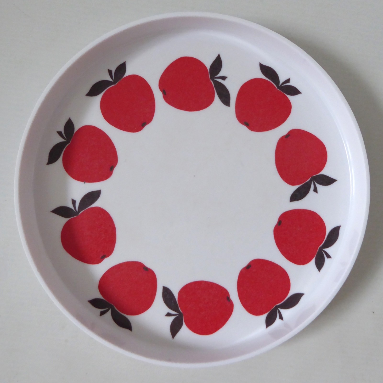 Swedish vintage melamine tray, red apples, white round. Drinks serving retro