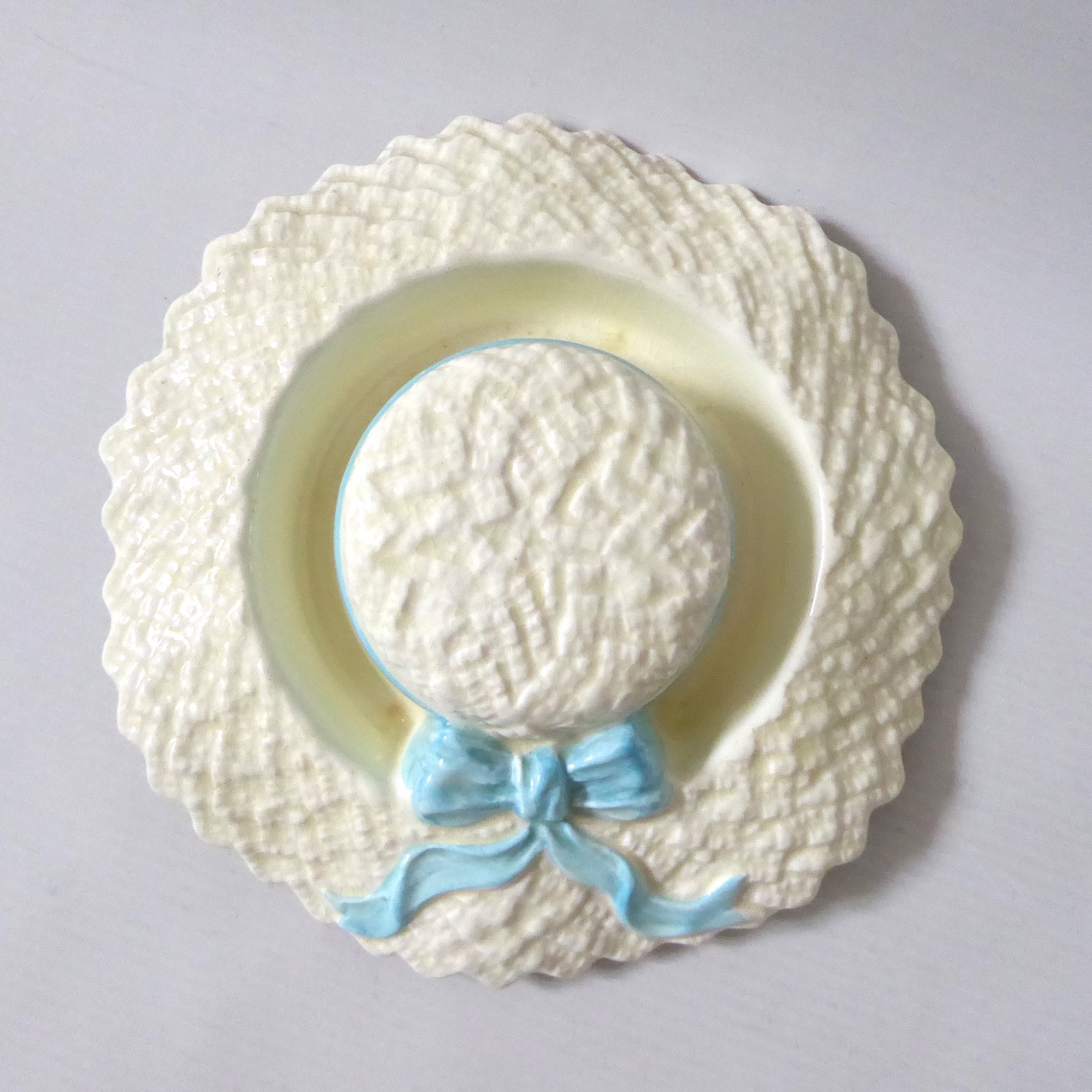 Sylvac Falcon Ware straw hat bonnet table posy round vase, blue ribbon. Vintage - Image 2