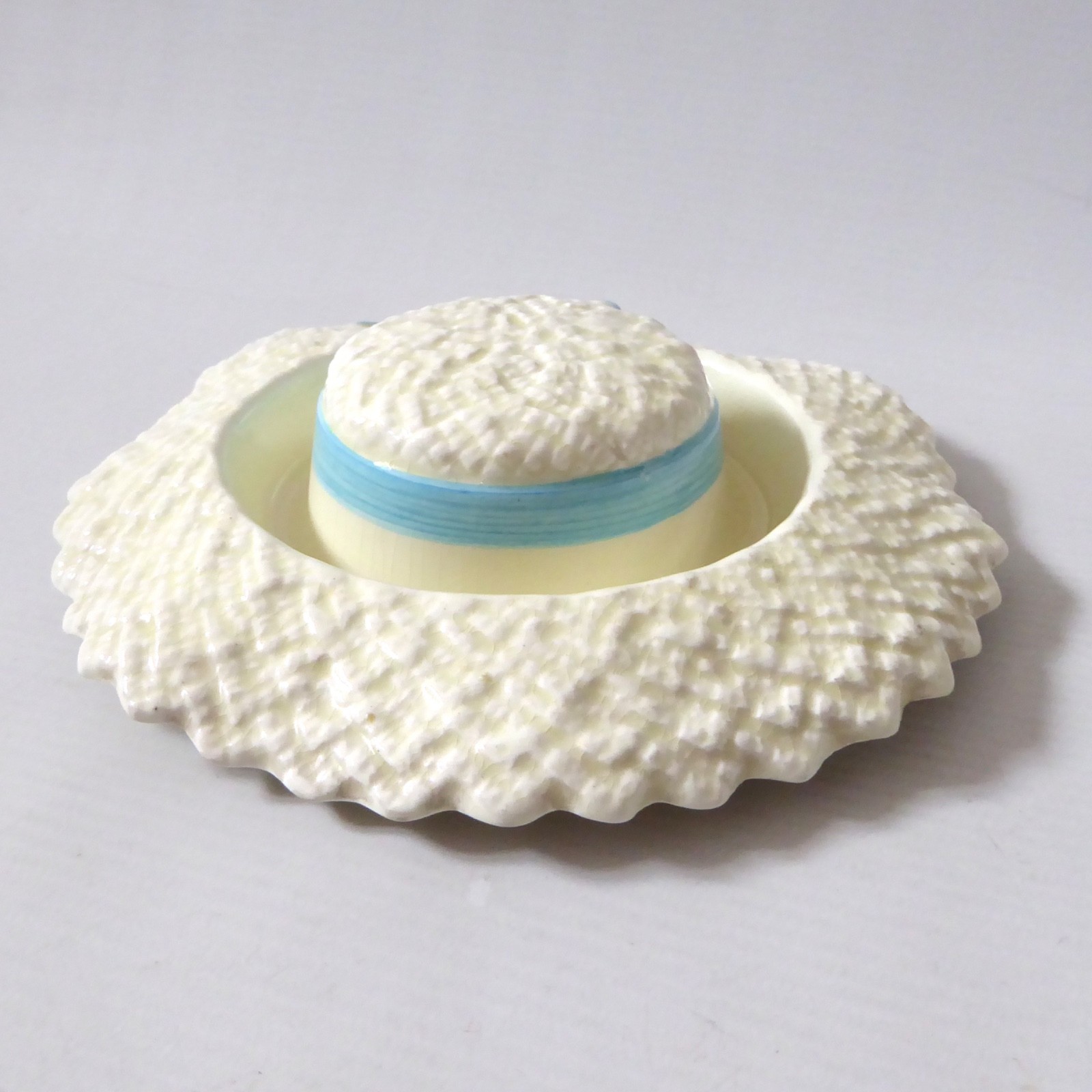 Sylvac Falcon Ware straw hat bonnet table posy round vase, blue ribbon. Vintage - Image 6