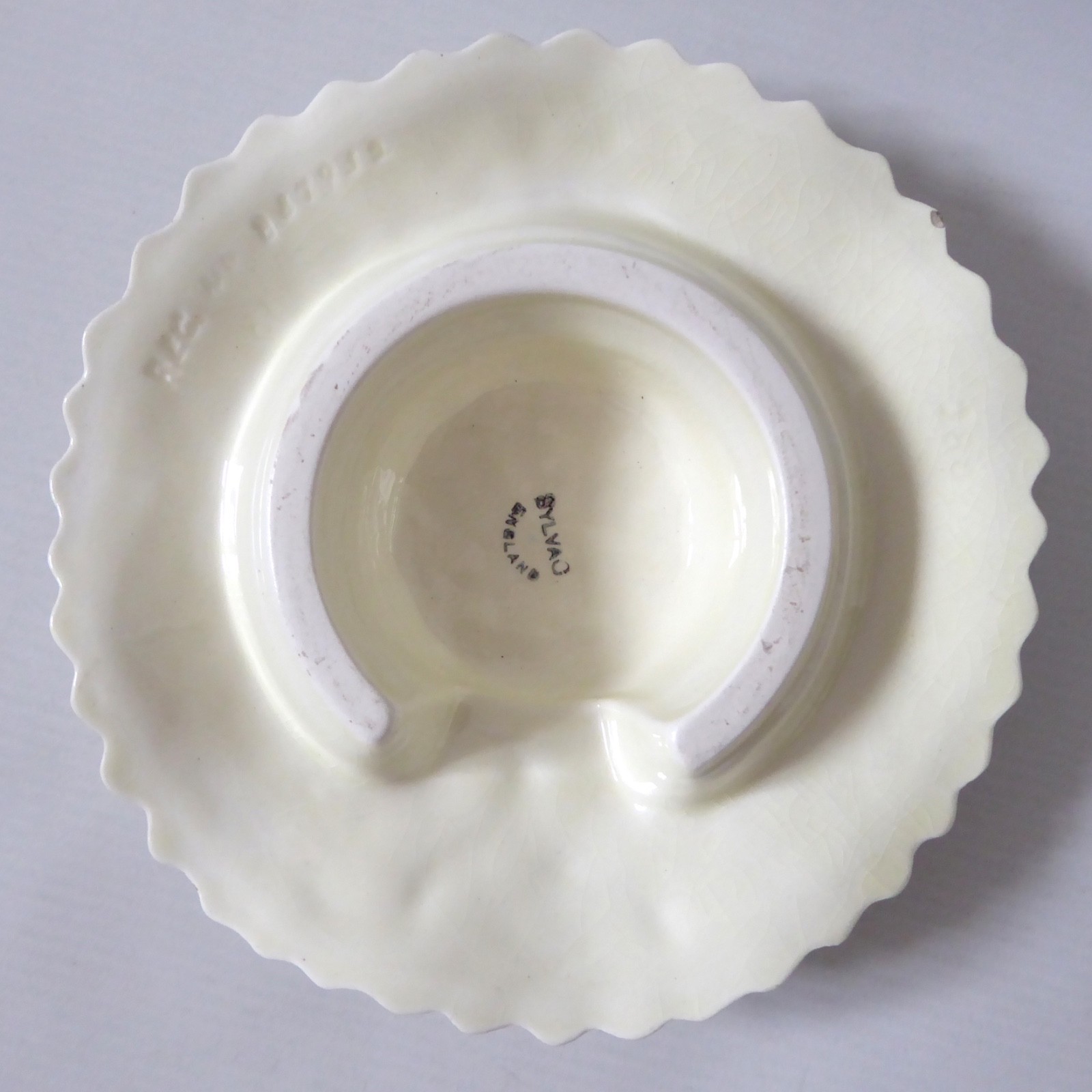 Sylvac Falcon Ware straw hat bonnet table posy round vase, blue ribbon. Vintage - Image 7