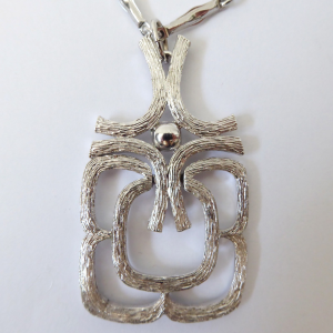 Vintage Avon Mayan silver tone Brutalist pendant & 23" necklace. Aztec textured