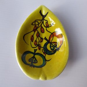 Vintage Italian pottery ceramic pin dish, apples. Yellow signed 512 10 Italy.