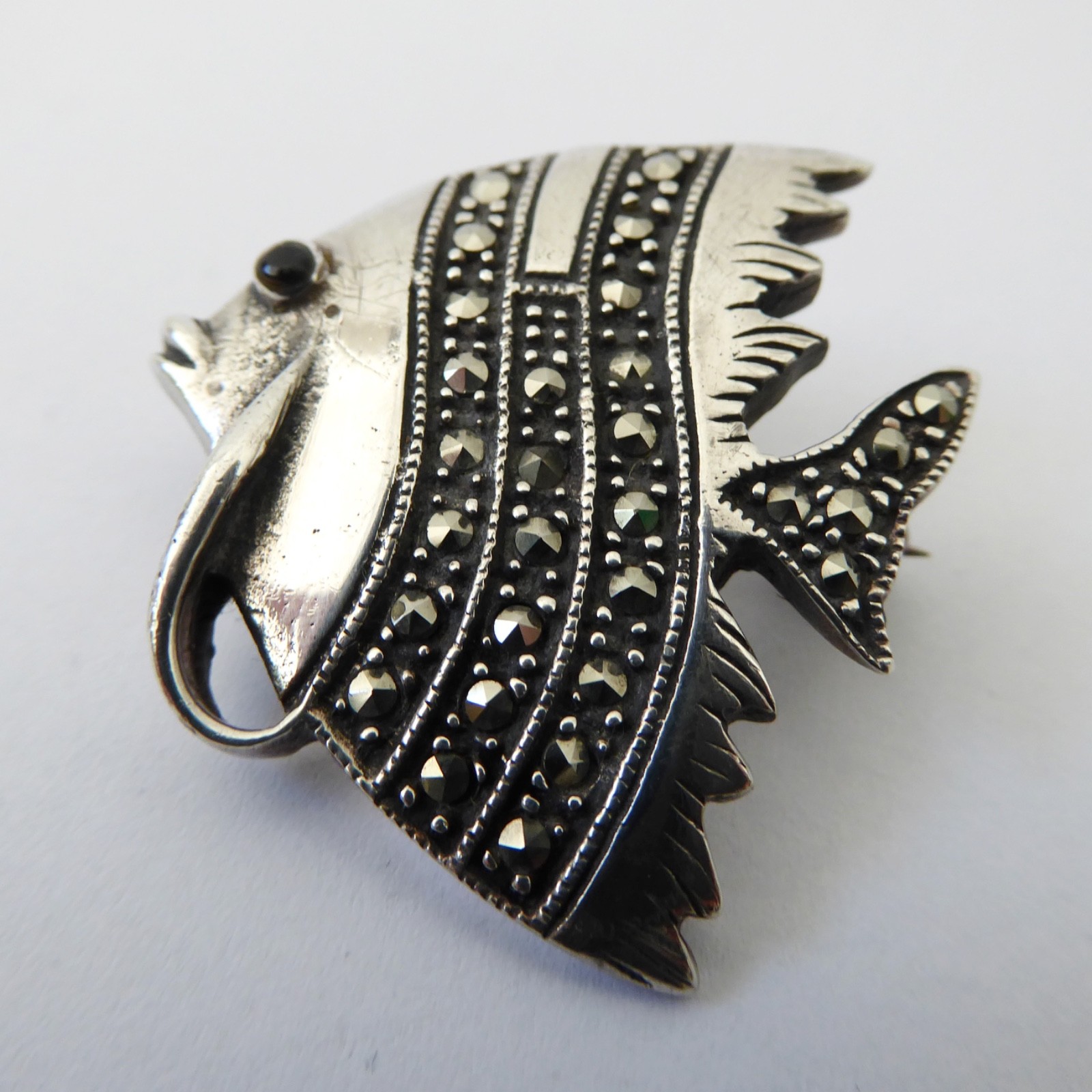 Vintage sterling silver 925 fish brooch + fine marcasite gemstones. Retro kitsch - Image 4