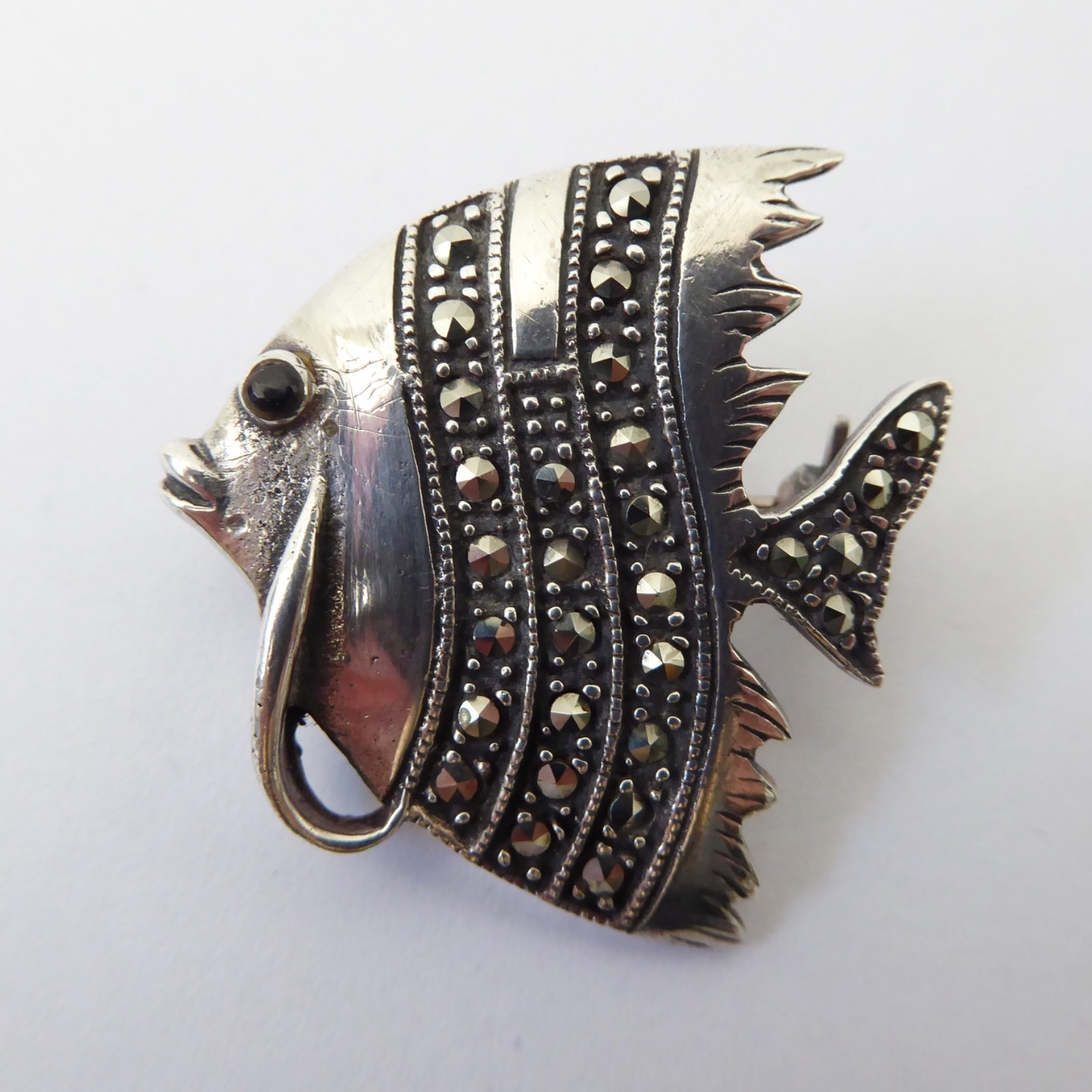 Vintage sterling silver 925 fish brooch + fine marcasite gemstones. Retro kitsch - Image 5