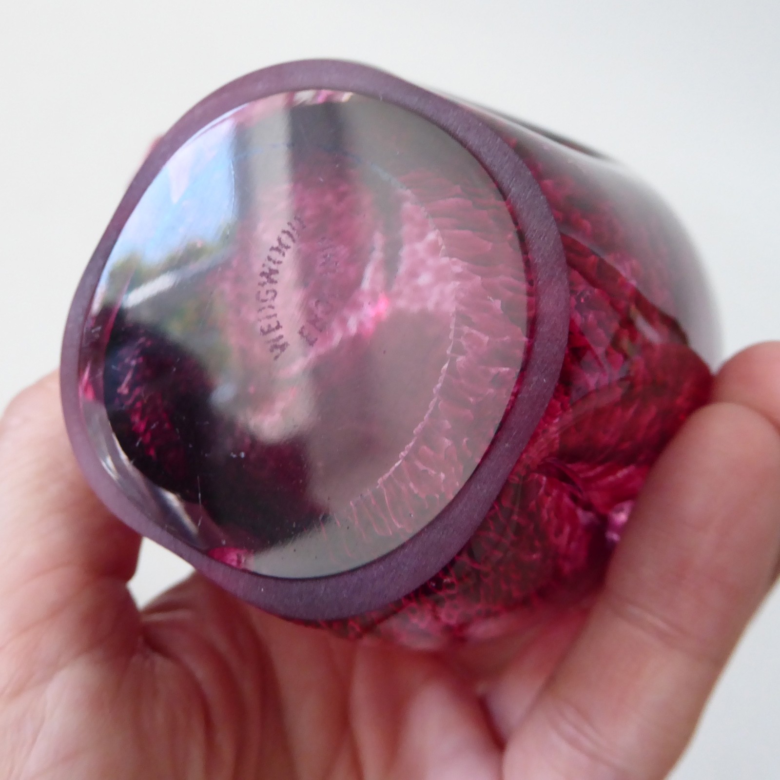 Wedgwood speckled pink art glass elephant paperweight ornament RSW405, vintage - Image 12