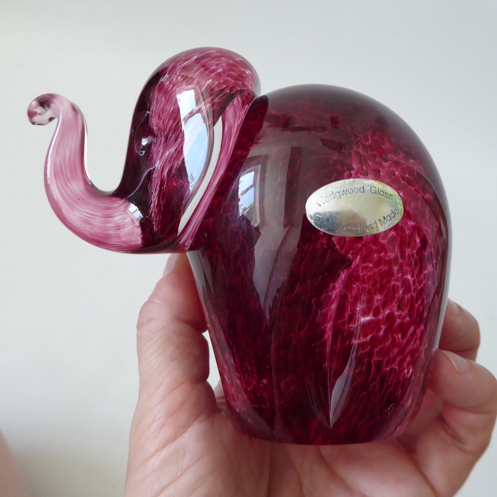 Wedgwood speckled pink art glass elephant paperweight ornament RSW405, vintage - Image 9