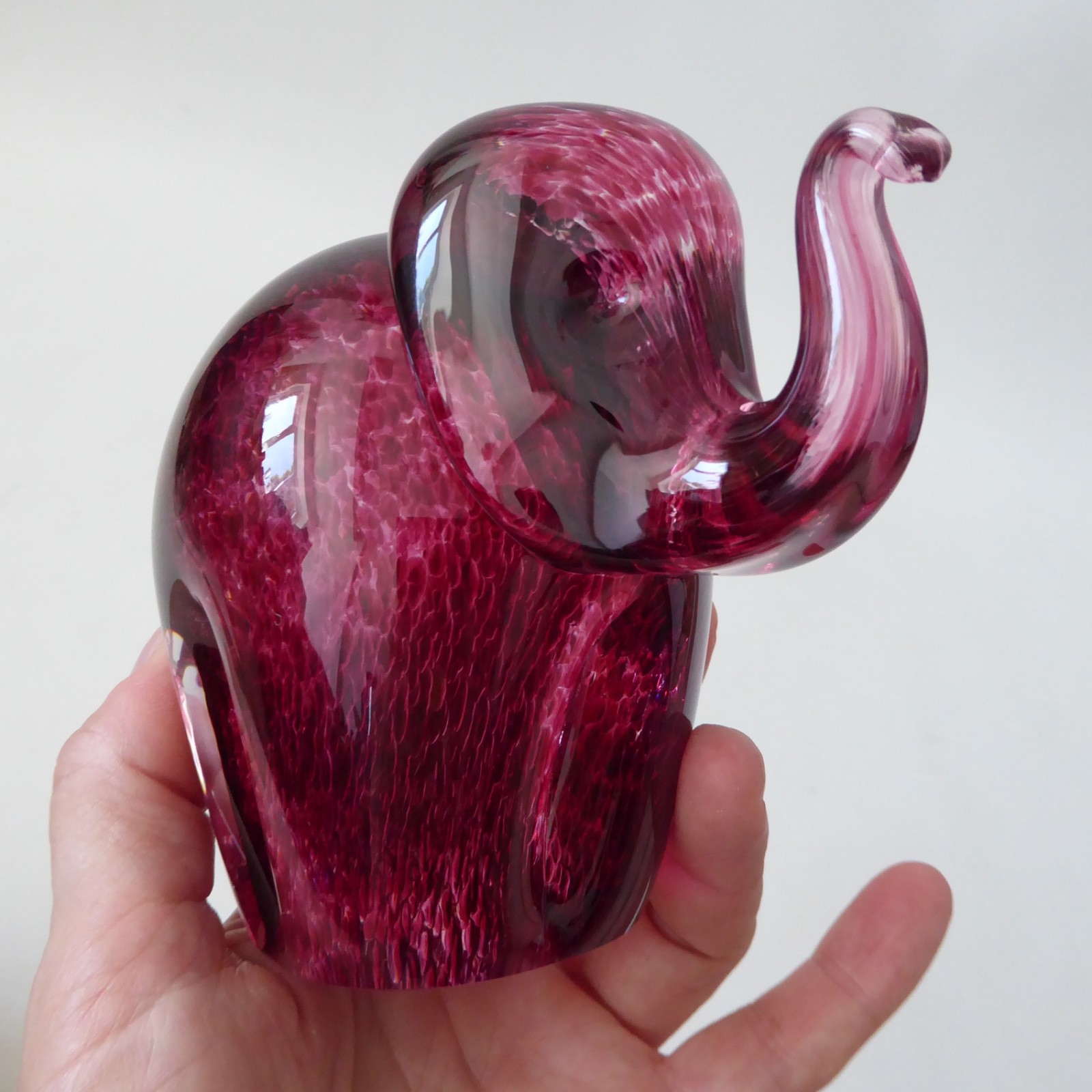 Wedgwood speckled pink art glass elephant paperweight ornament RSW405, vintage - Image 10