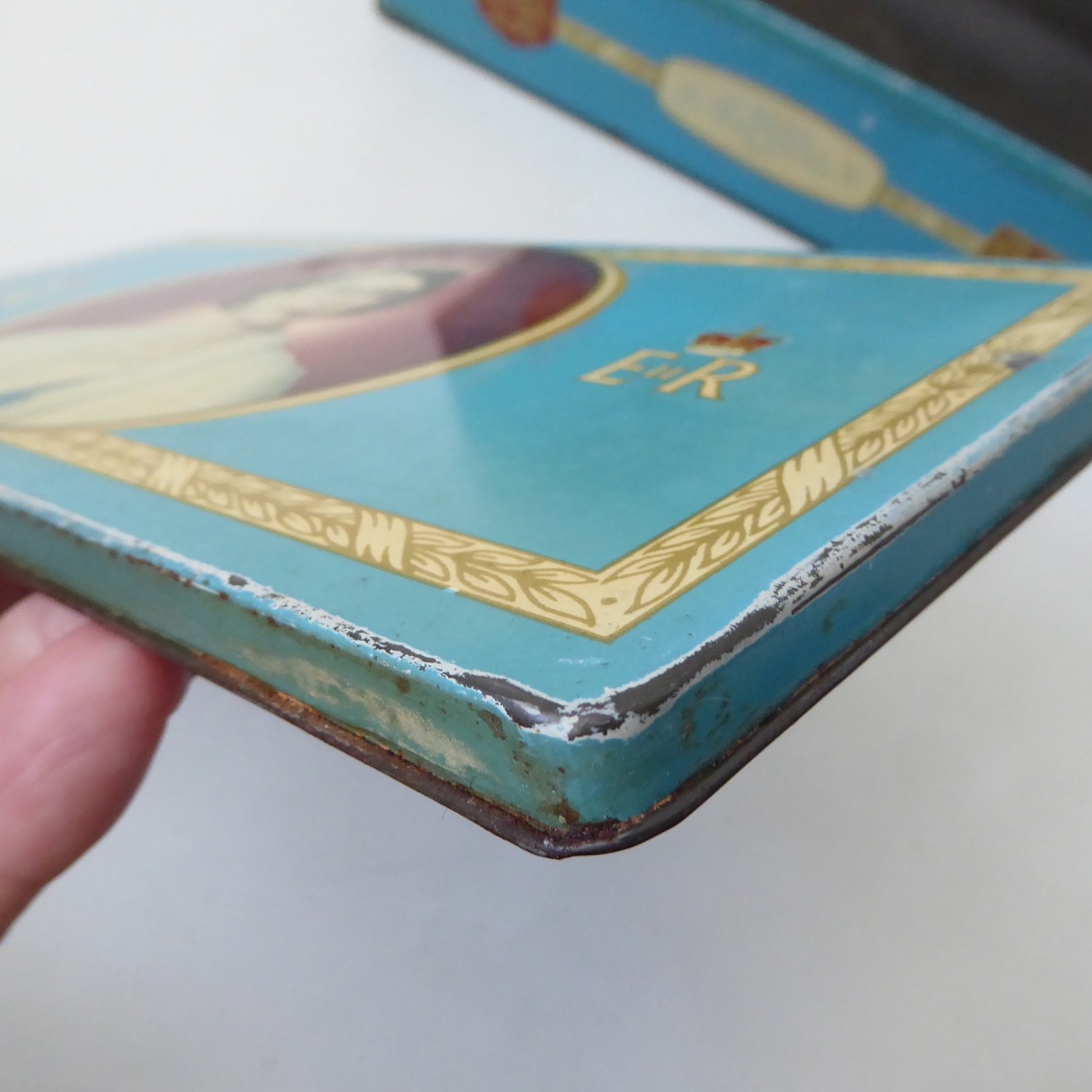 1953 HM Queen Elizabeth 11 Coronation Biscuit Tin, Meredith & Drew ltd, Vintage - Image 14