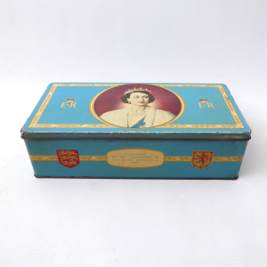 1953 HM Queen Elizabeth 11 Coronation Biscuit Tin, Meredith & Drew ltd, Vintage