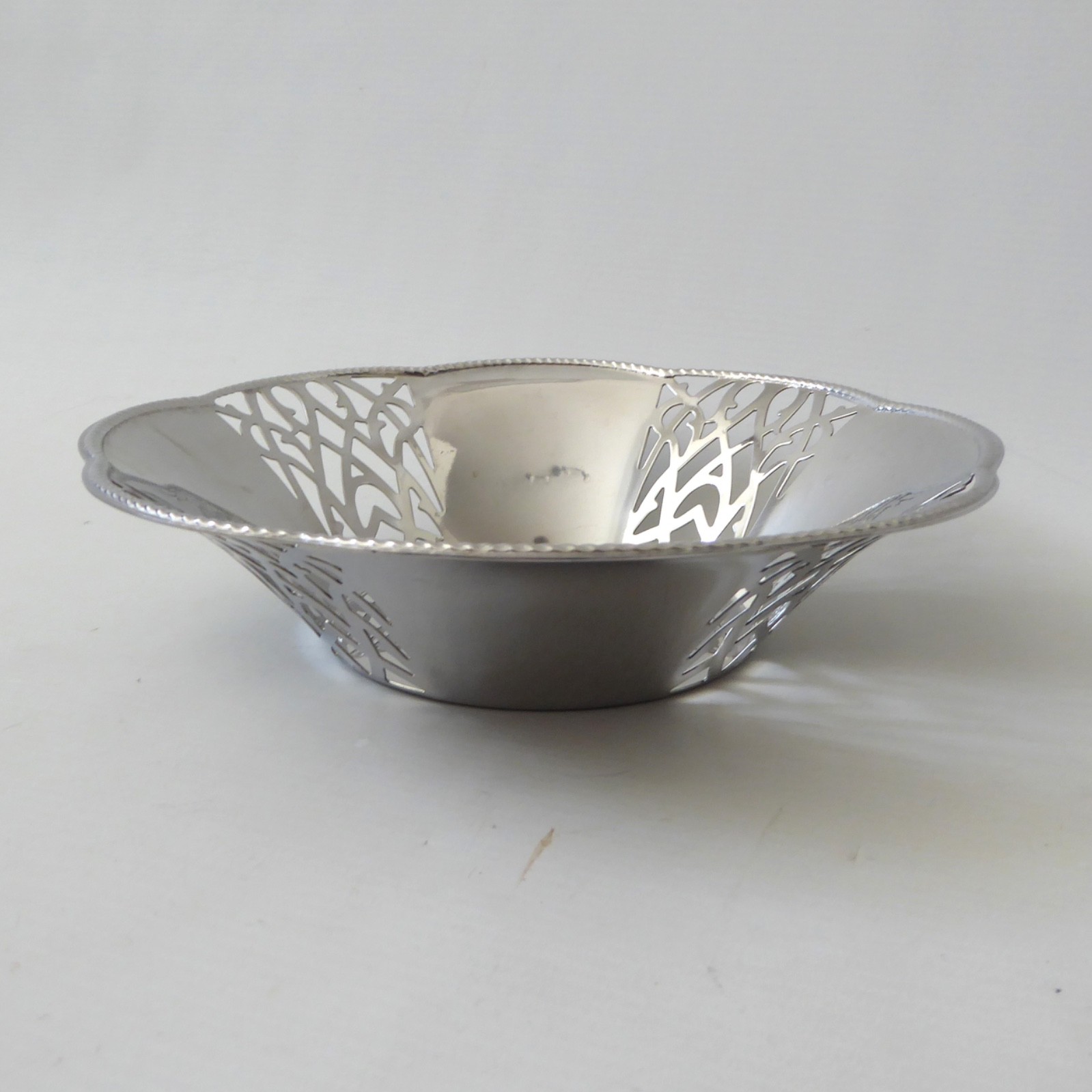 Alessi pierced basket bowl. Vintage design 18/10 inox stainless steel. Italy - Image 4