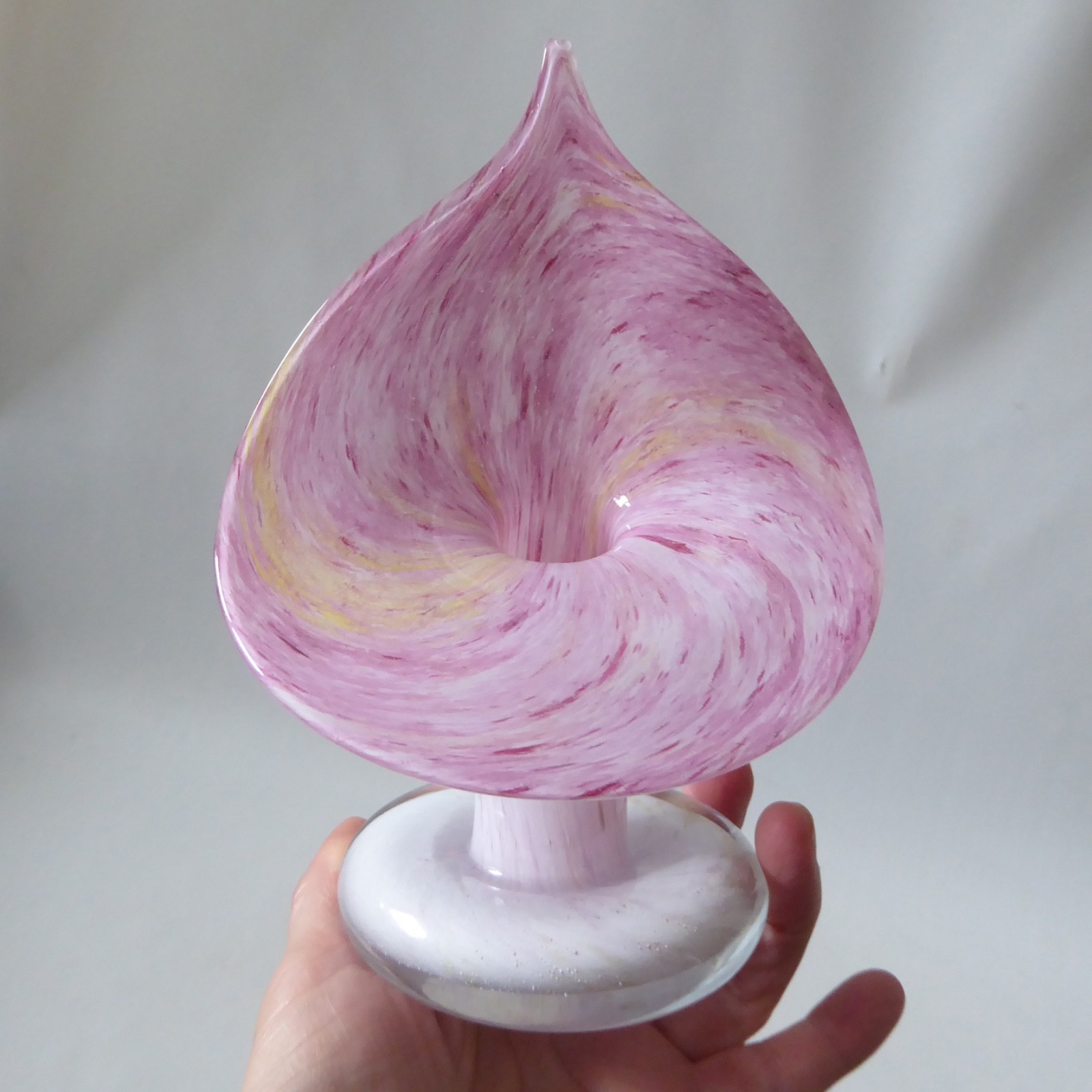 Alum Bay Isle of Wight Jack in the Pulpit art glass vase, pink & white vintage - Image 3