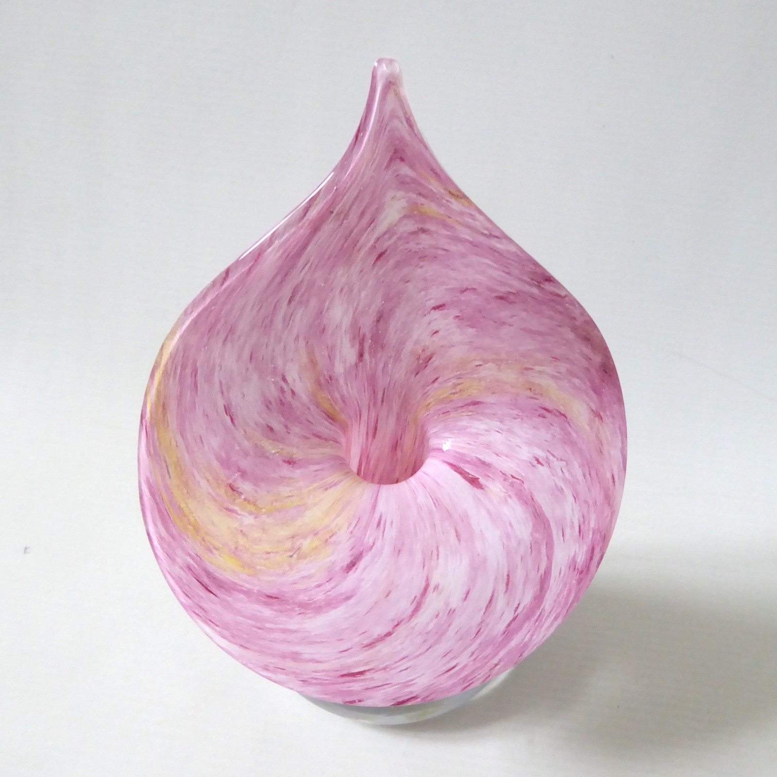 Alum Bay Isle of Wight Jack in the Pulpit art glass vase, pink & white vintage - Image 4