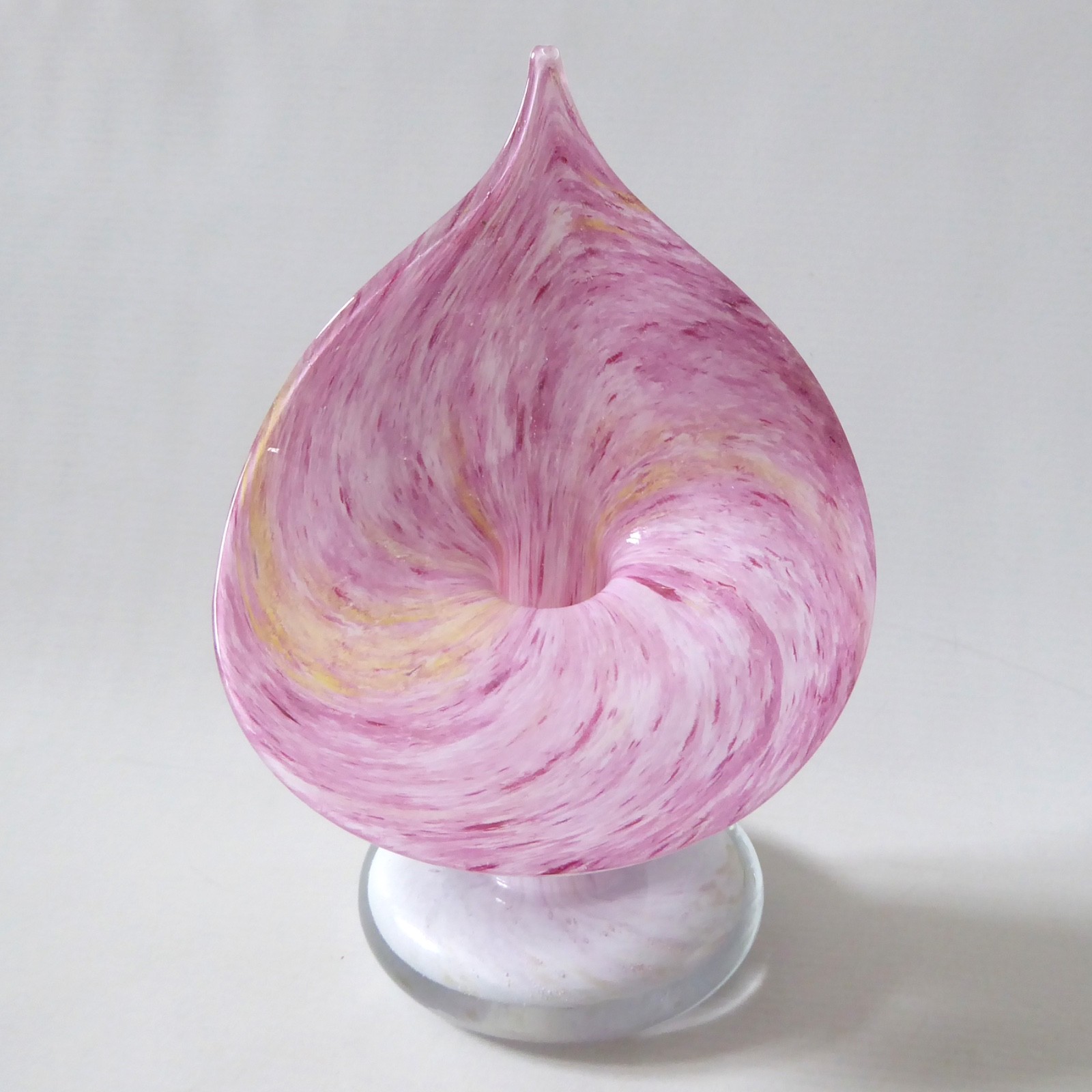 Alum Bay Isle of Wight Jack in the Pulpit art glass vase, pink & white vintage - Image 5