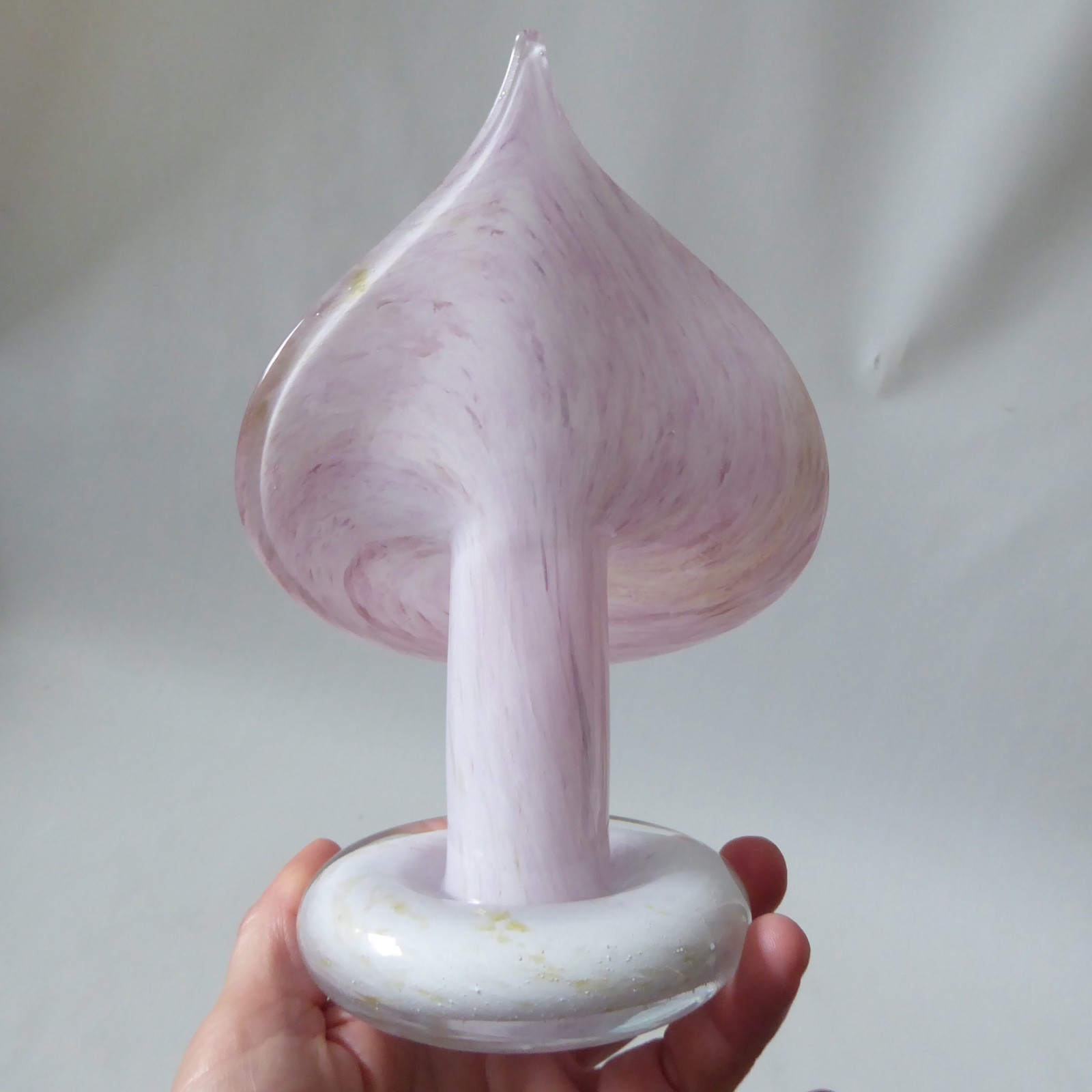 Alum Bay Isle of Wight Jack in the Pulpit art glass vase, pink & white vintage - Image 9