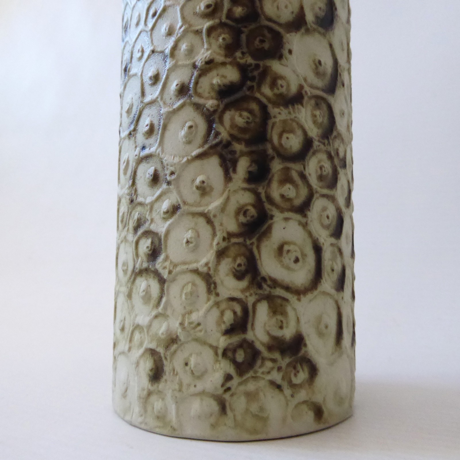 Carn Pottery cylinder 8" tall vase, John Beusmans. 1970s vintage retro. Circles - Image 9