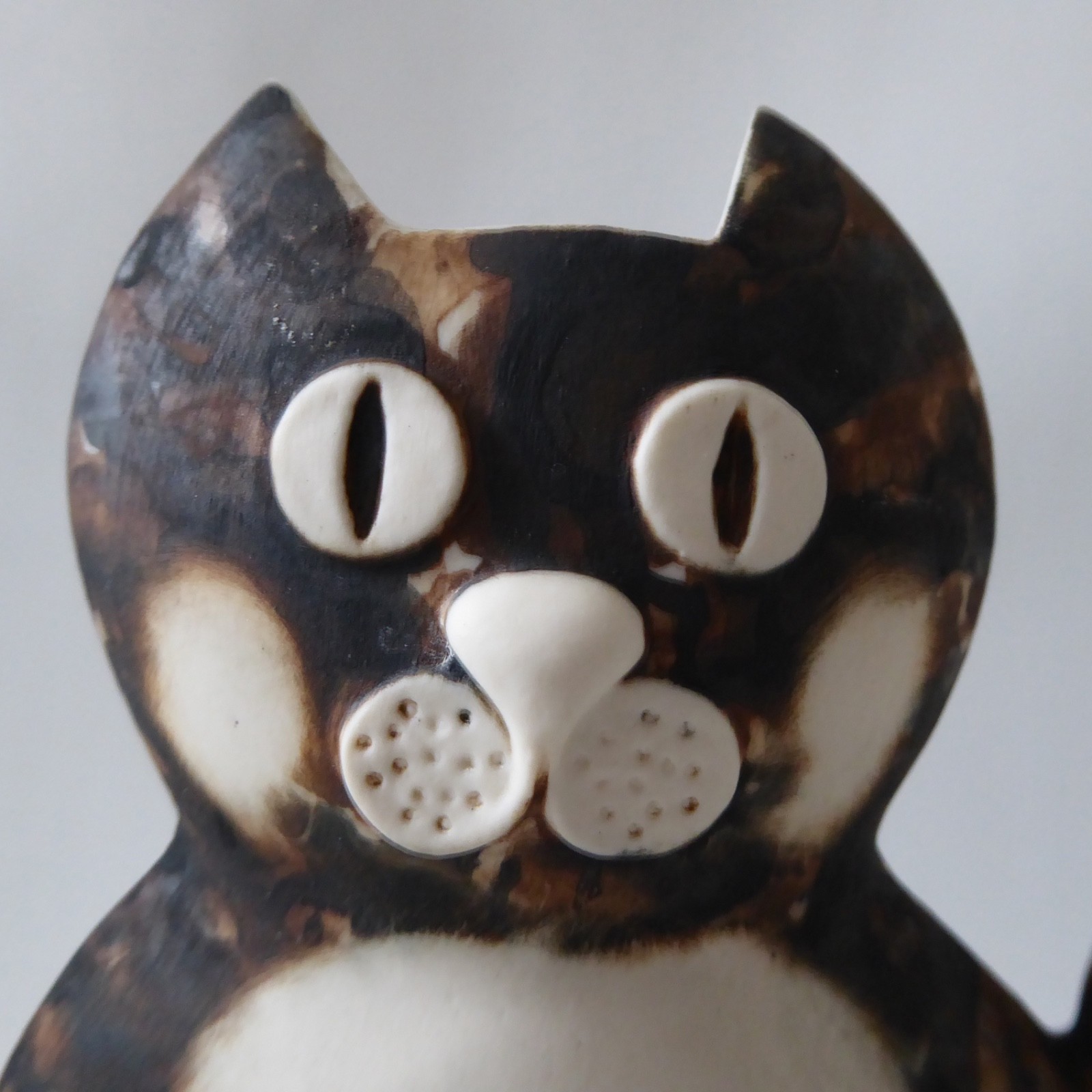 Dalton Pottery Scotland ceramic cat figurine vase, black brown white. 1990s - Image 2