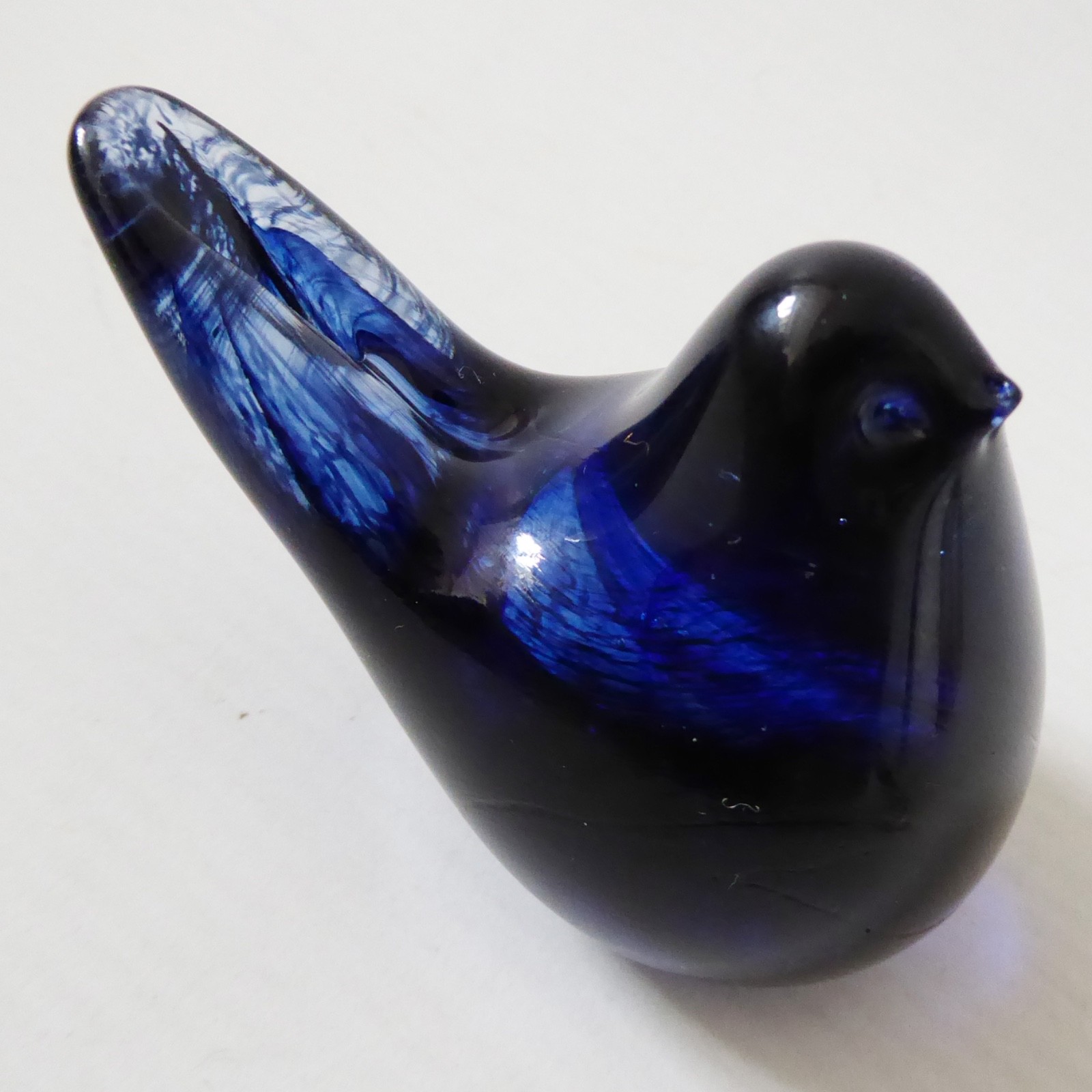 Isle of Wight Studio art glass blue bird paperweight. The Original sticker 1990s - Image 6