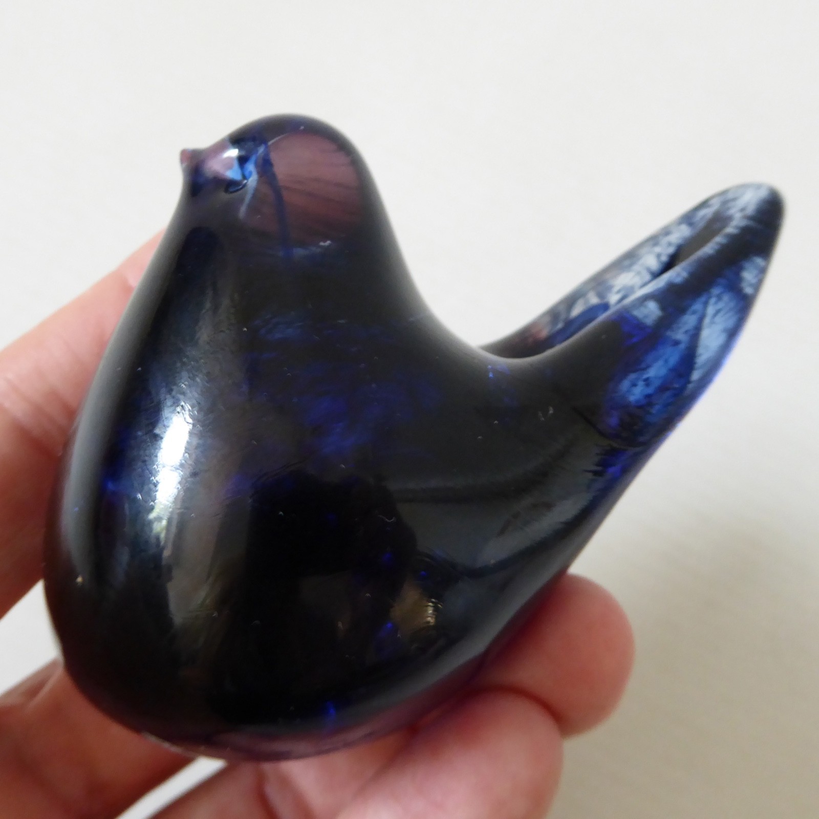 Isle of Wight Studio art glass blue bird paperweight. The Original sticker 1990s - Image 8