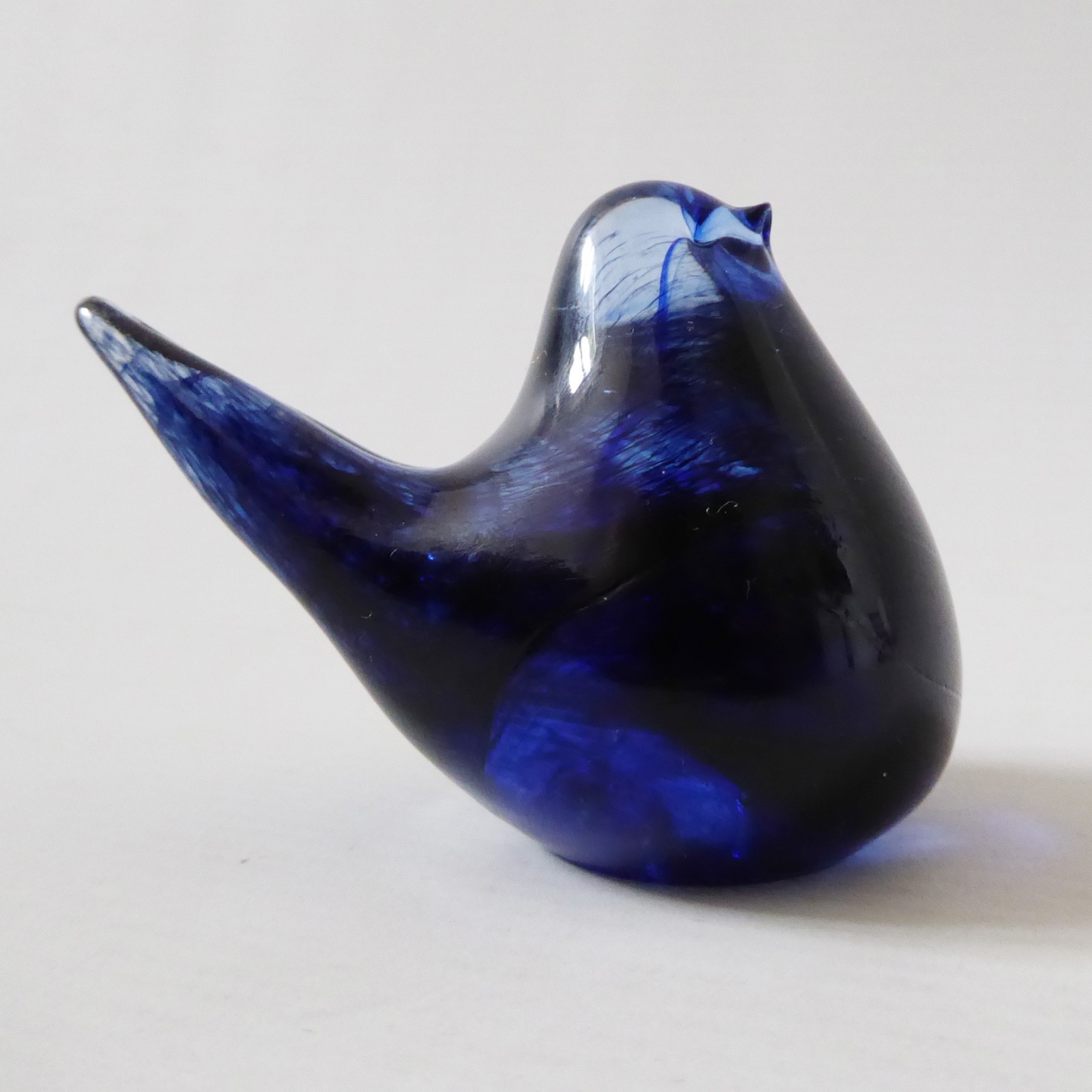 Isle of Wight Studio art glass blue bird paperweight. The Original sticker 1990s