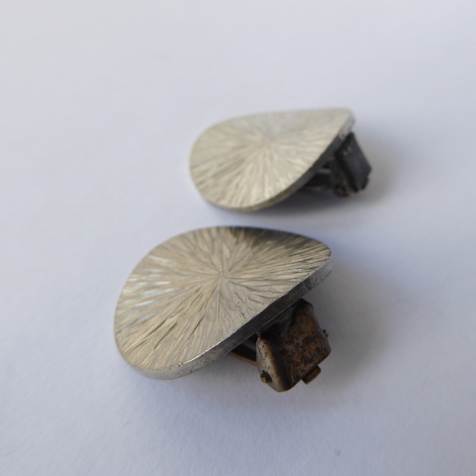 Jorgen Jensen 57A pewter clip-on earrings, Danish modernist sunburst vintage 60s - Image 5