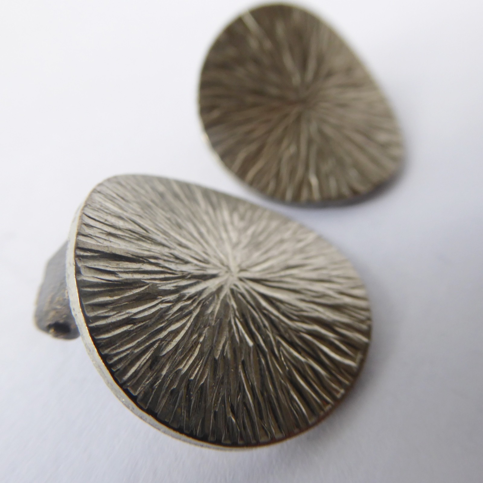 Jorgen Jensen 57A pewter clip-on earrings, Danish modernist sunburst vintage 60s - Image 6