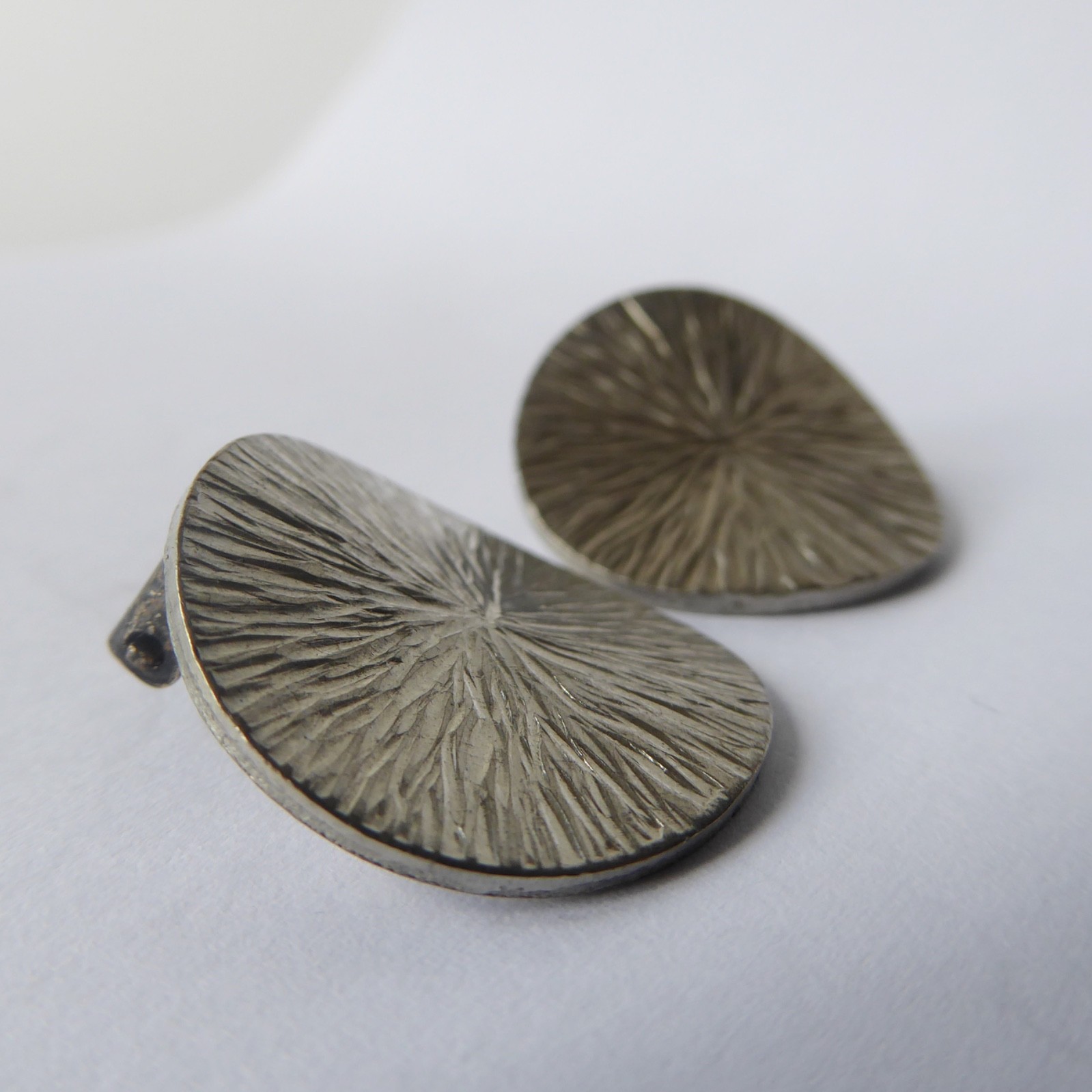 Jorgen Jensen 57A pewter clip-on earrings, Danish modernist sunburst vintage 60s - Image 8