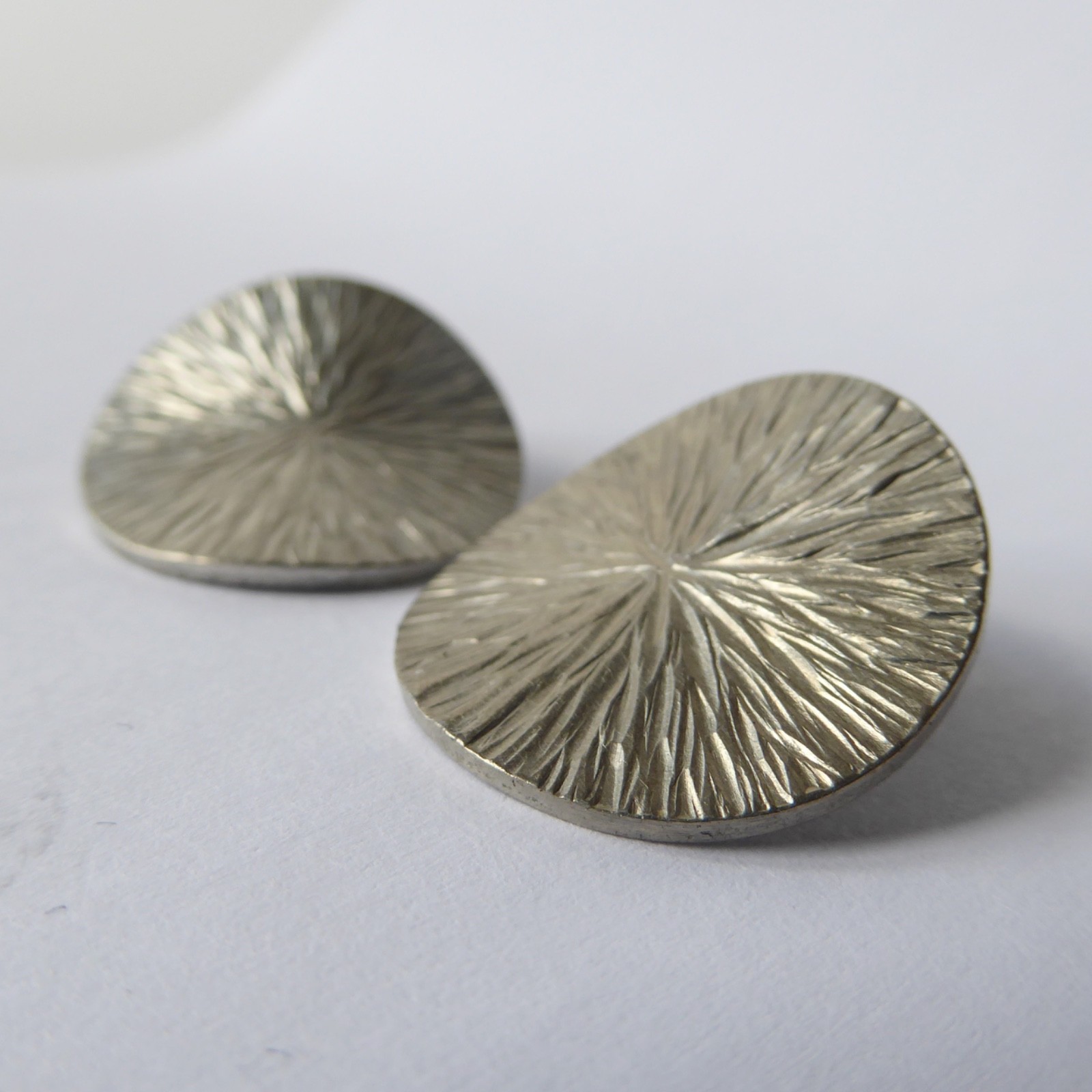 Jorgen Jensen 57A pewter clip-on earrings, Danish modernist sunburst vintage 60s - Image 9
