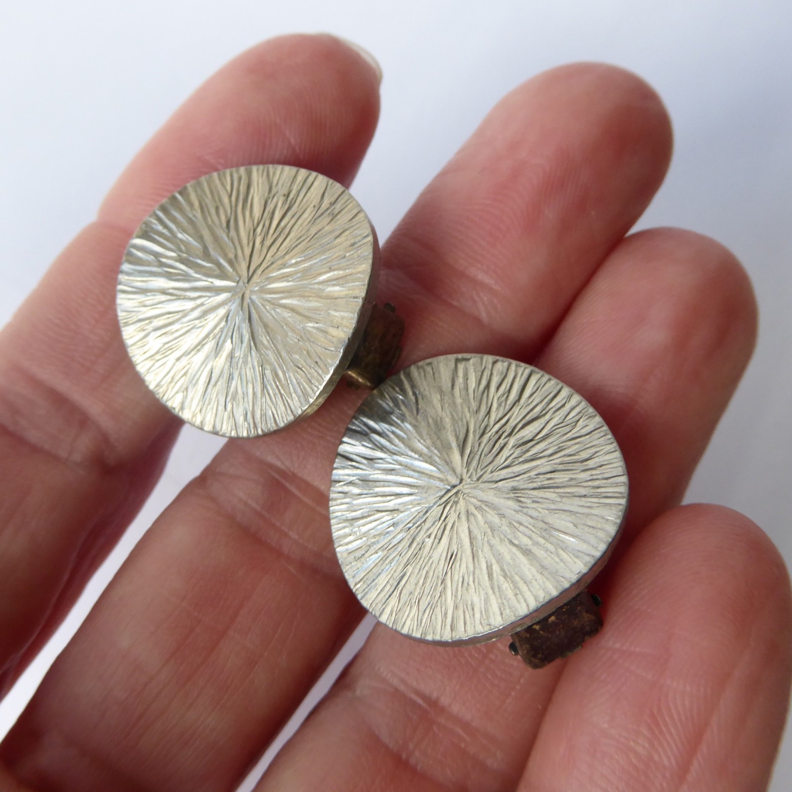 Jorgen Jensen 57A pewter clip-on earrings, Danish modernist sunburst vintage 60s - Image 10
