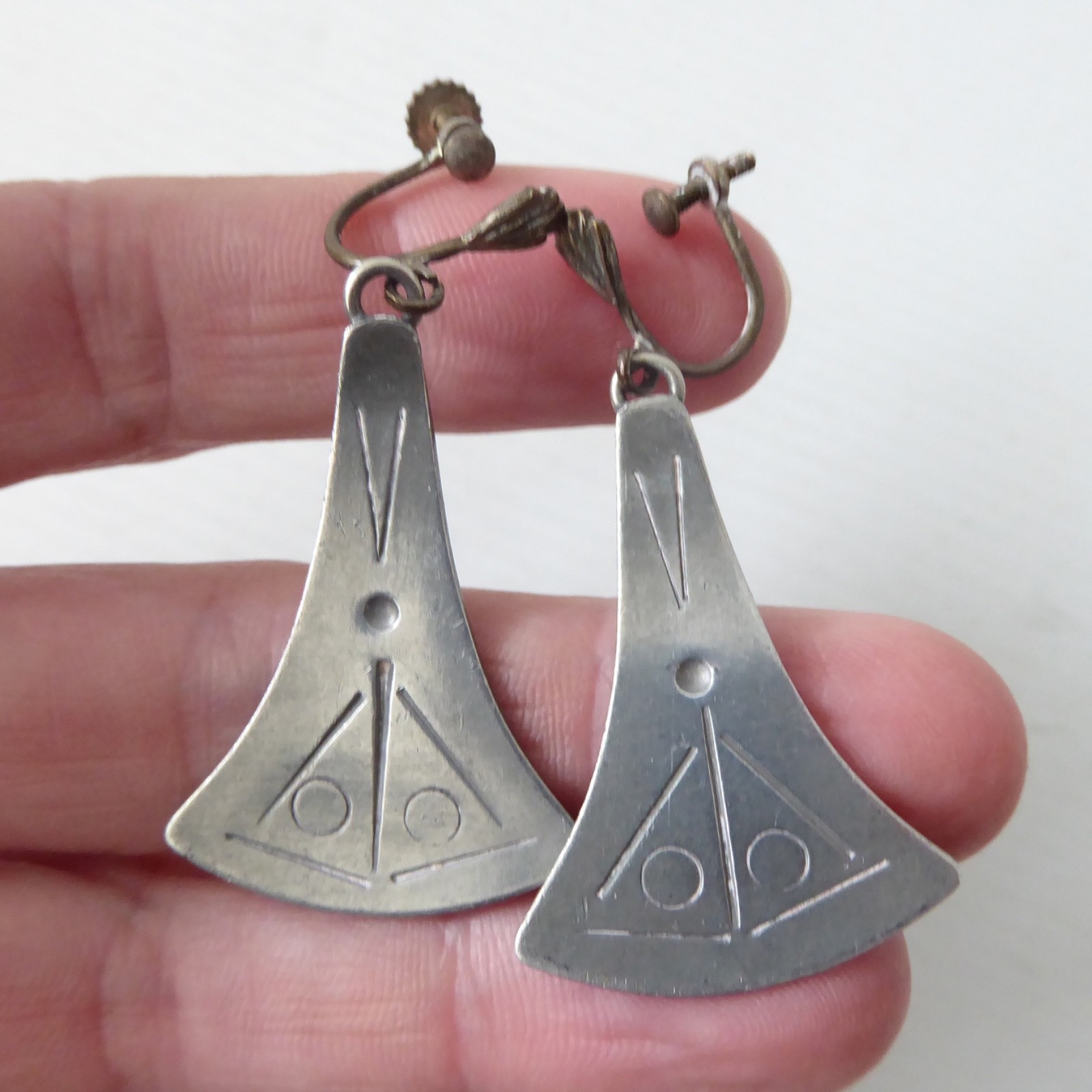 Jorgen Jensen 975 Denmark vintage earrings, triangular drop, pewter. Clip on A/F - Image 7