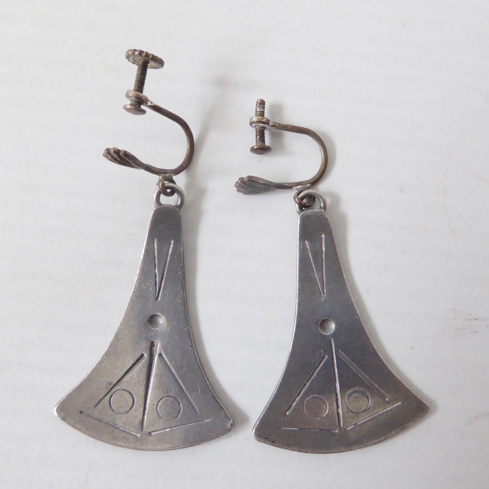 Jorgen Jensen 975 Denmark vintage earrings, triangular drop, pewter. Clip on A/F - Image 9