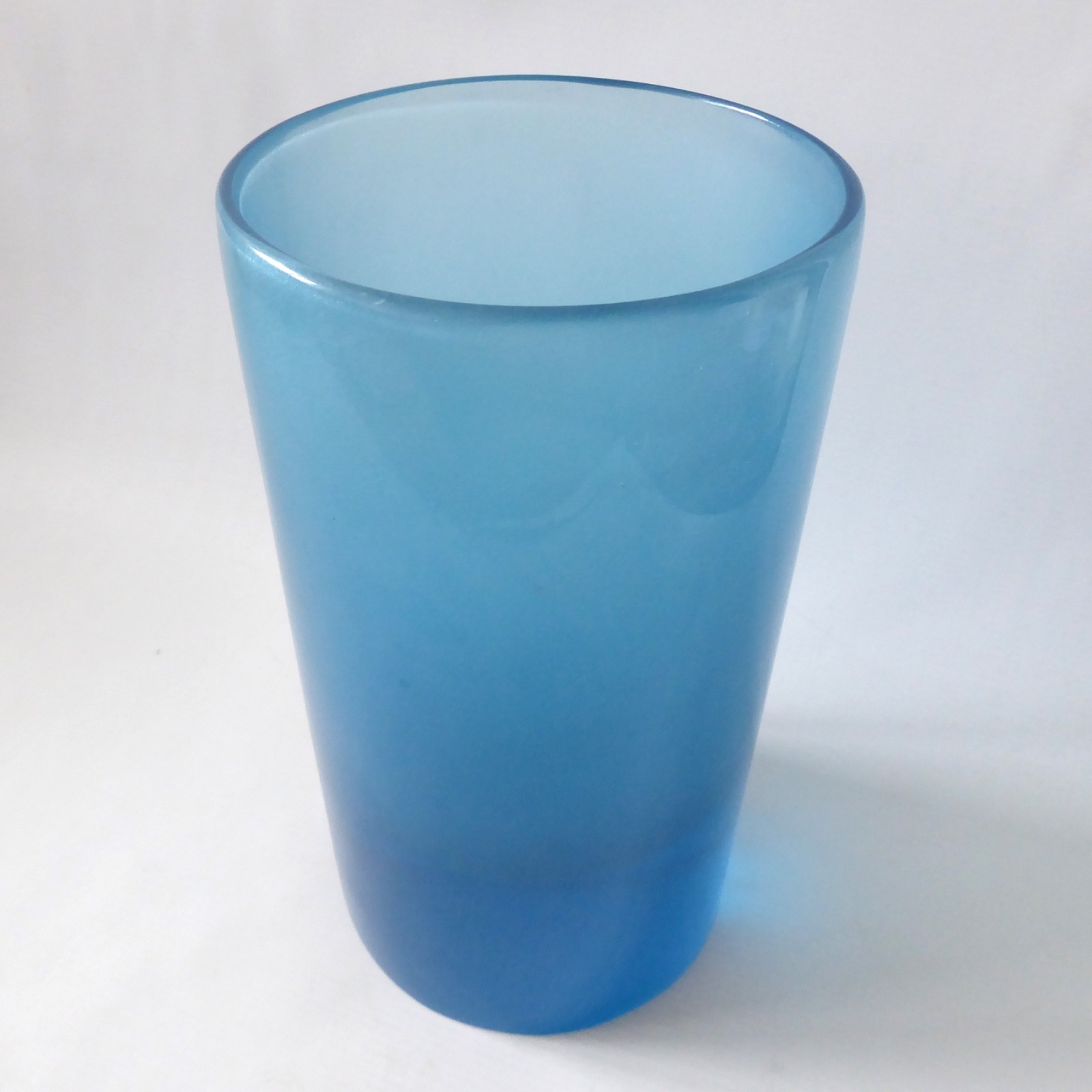 Large blue lucite perspex acrylic cylinder vase, cylinder frosted inner. Retro - Image 4