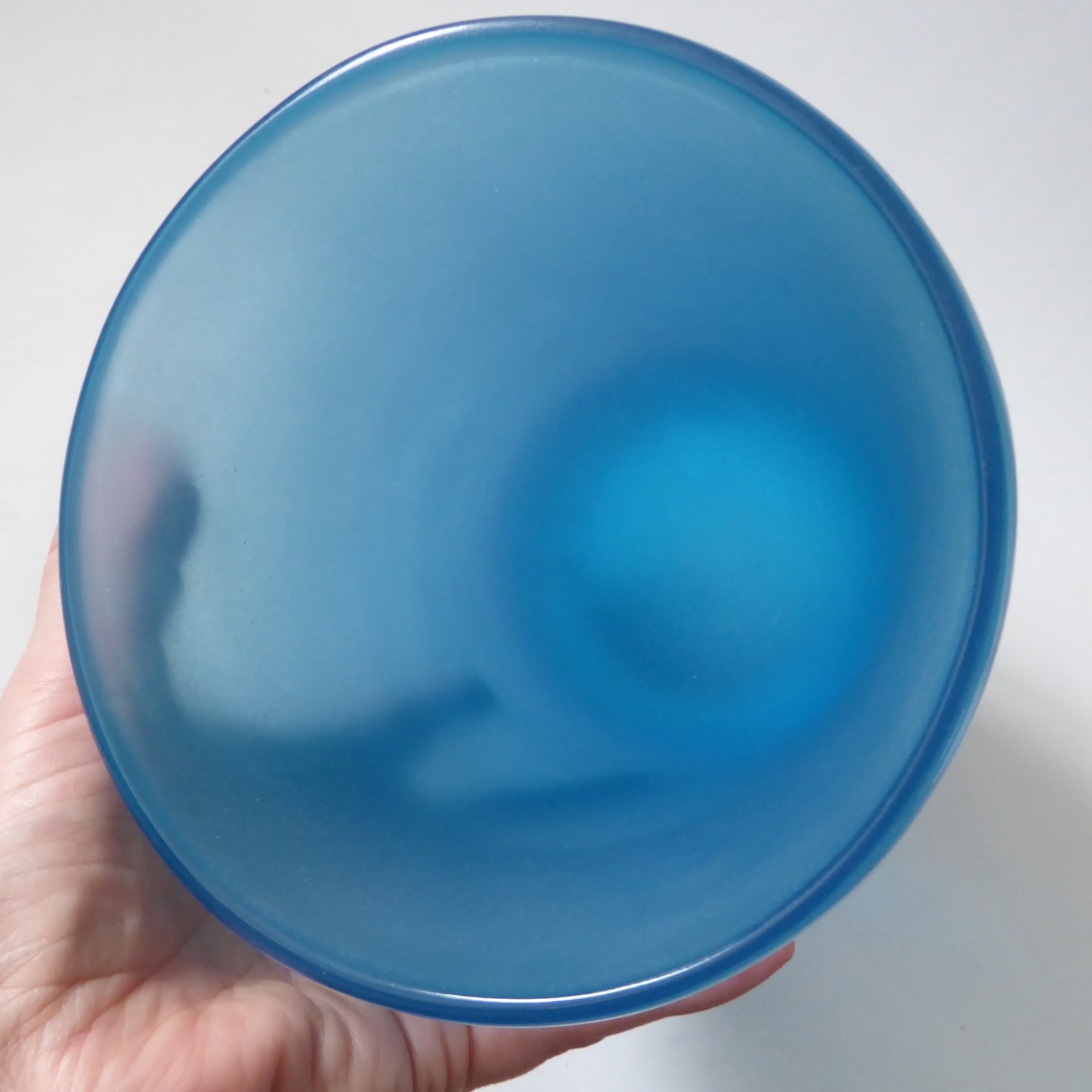 Large blue lucite perspex acrylic cylinder vase, cylinder frosted inner. Retro - Image 7