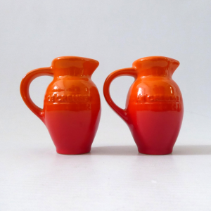 Le Creuset salt & pepper table shakers pots, jug pitcher Stoneware, Volcanic red