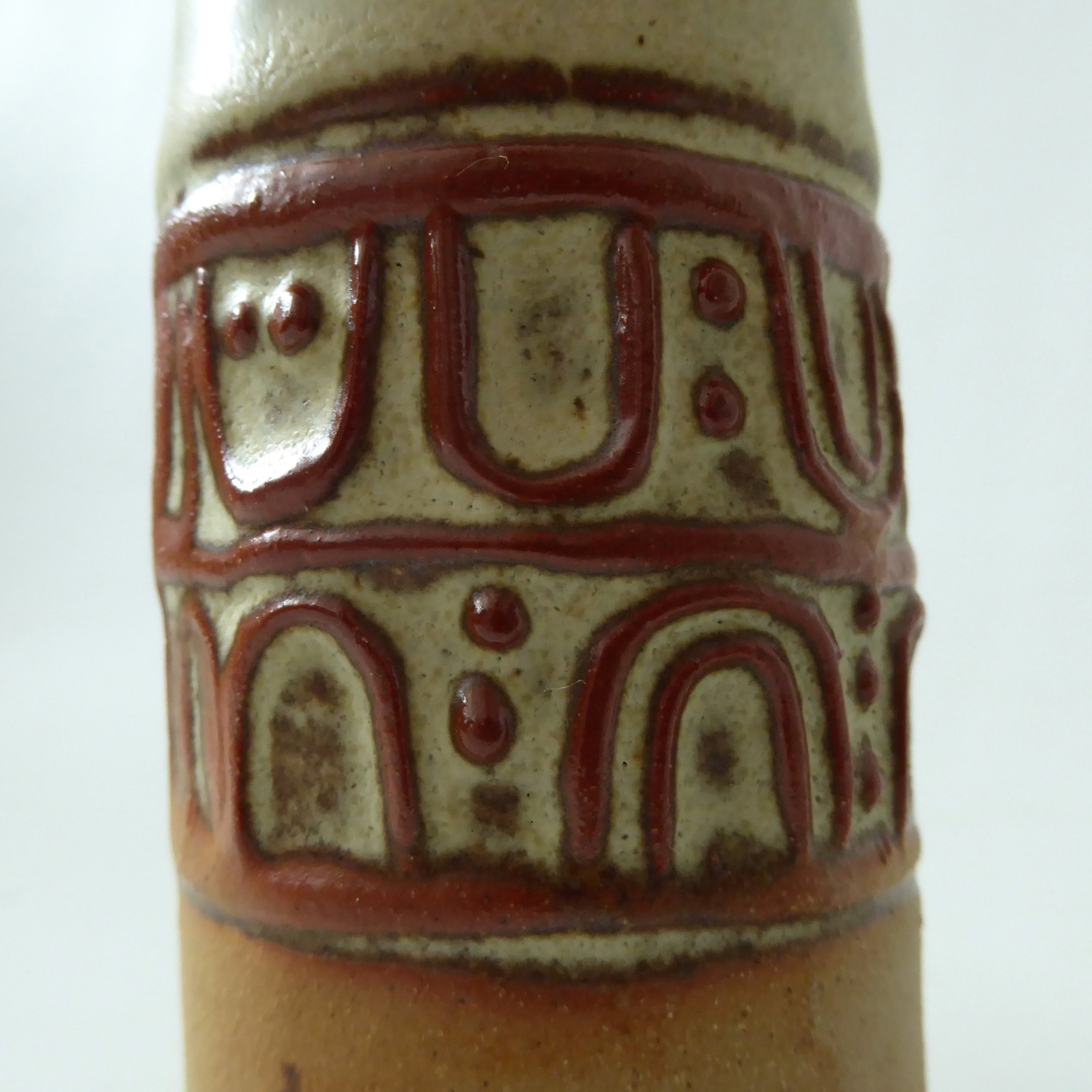 Louis Hudson studio pottery chimney vase, handmade slab built clay 15cm cylinder - Image 3