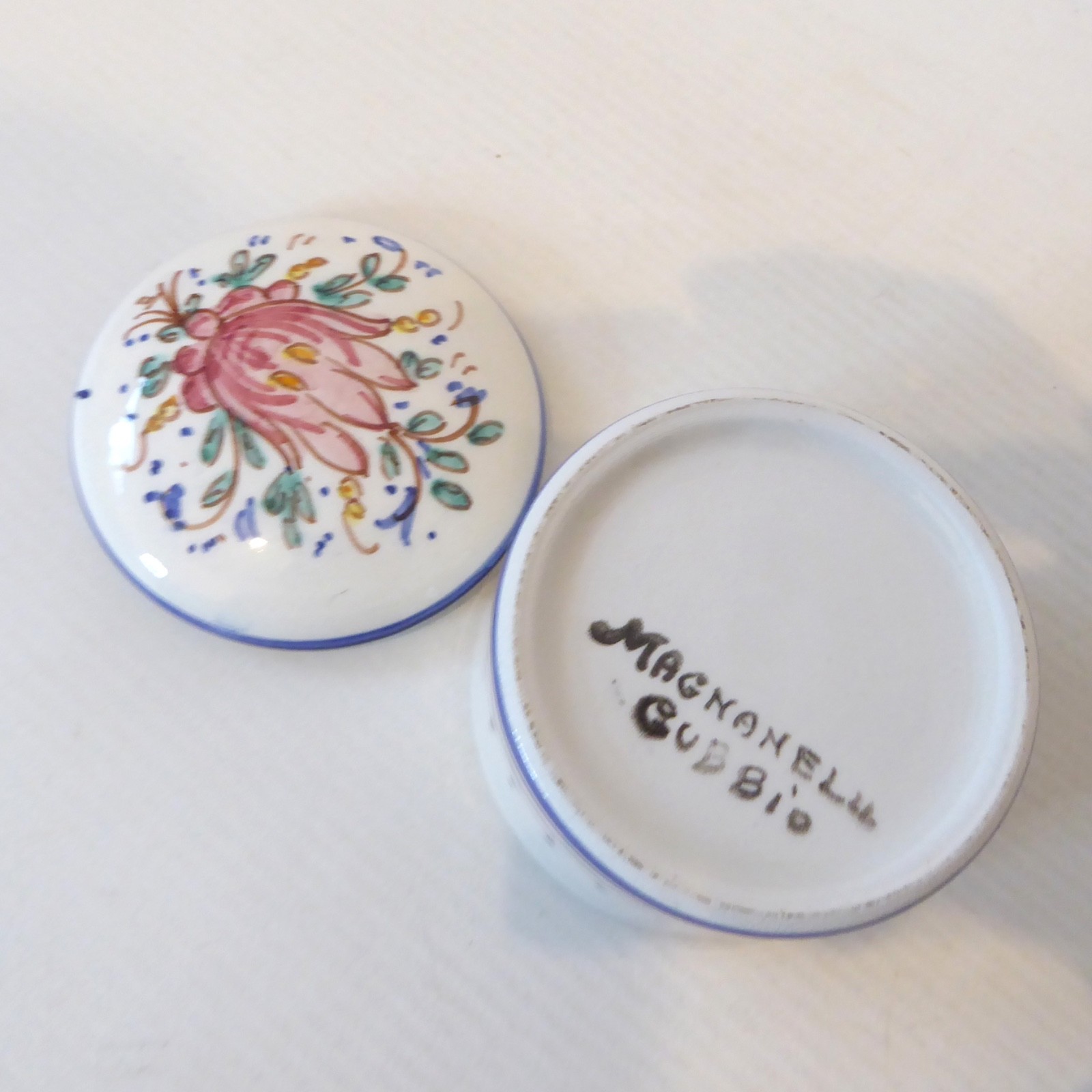Magnanelli Gubbio Italy ceramic porcelain trinket container box, small lidded - Image 8