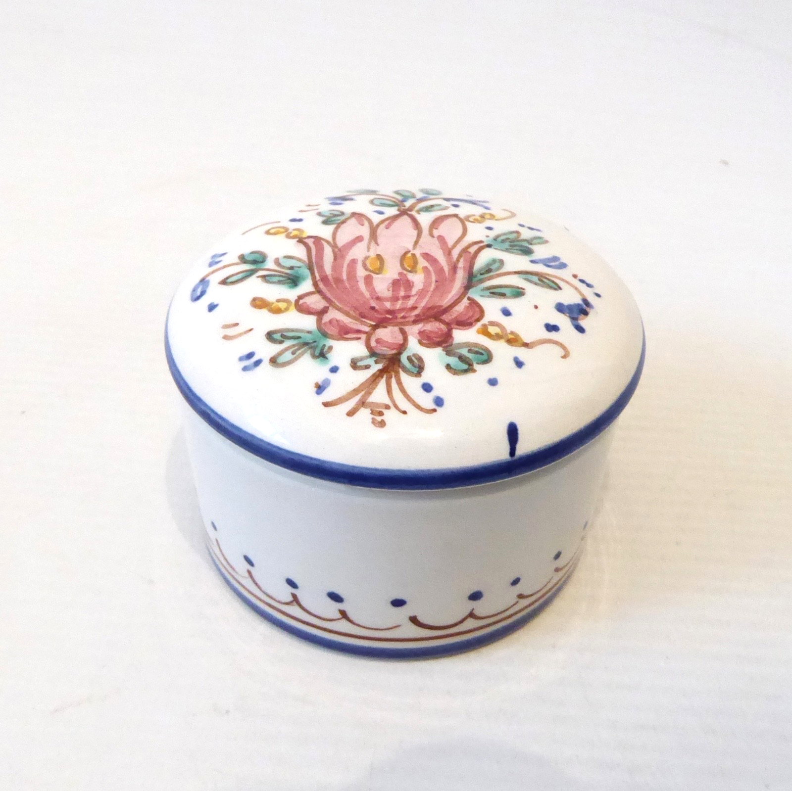 Magnanelli Gubbio Italy ceramic porcelain trinket container box, small lidded