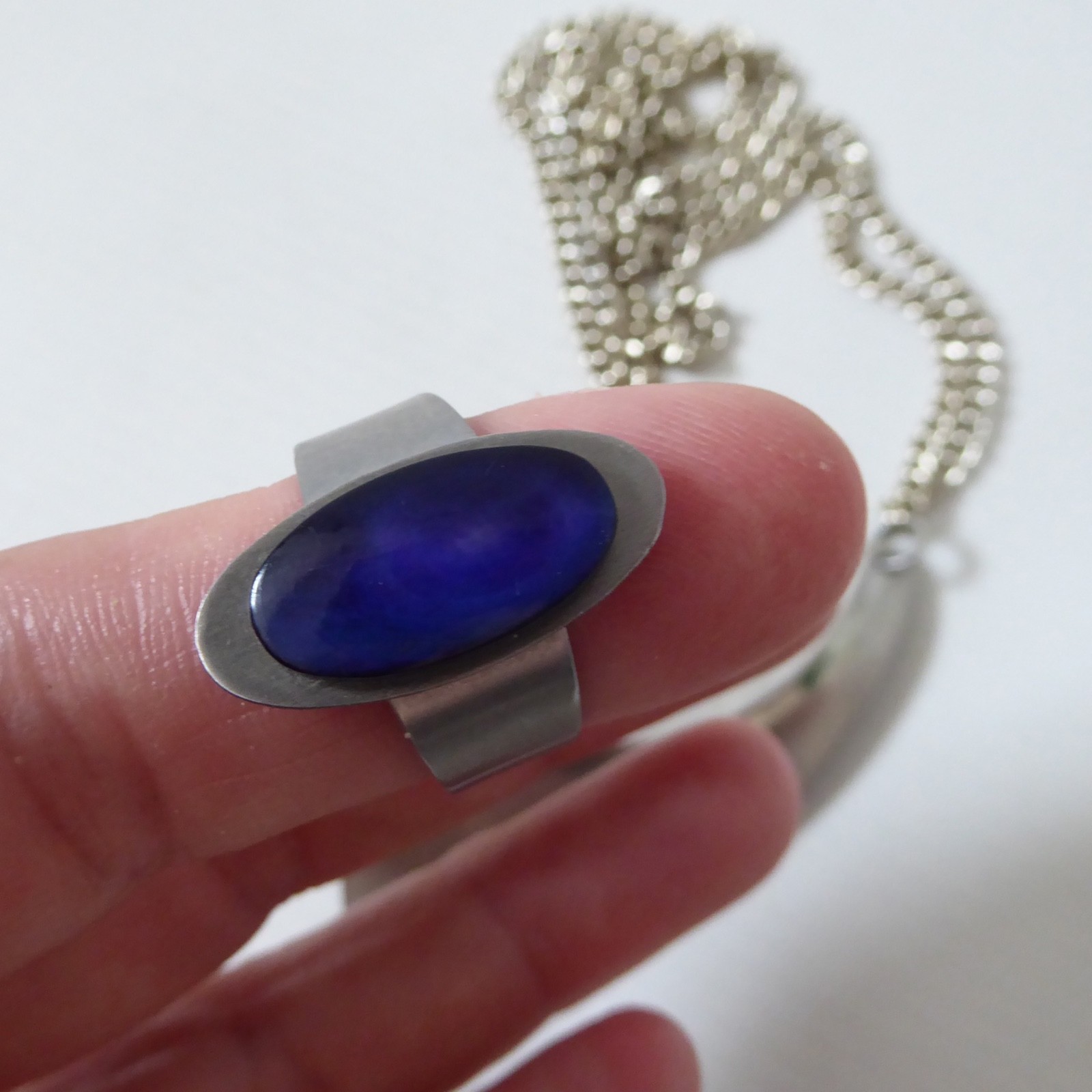 Modernist retro stainless steel vintage pendant necklace & blue abalone ring - Image 12