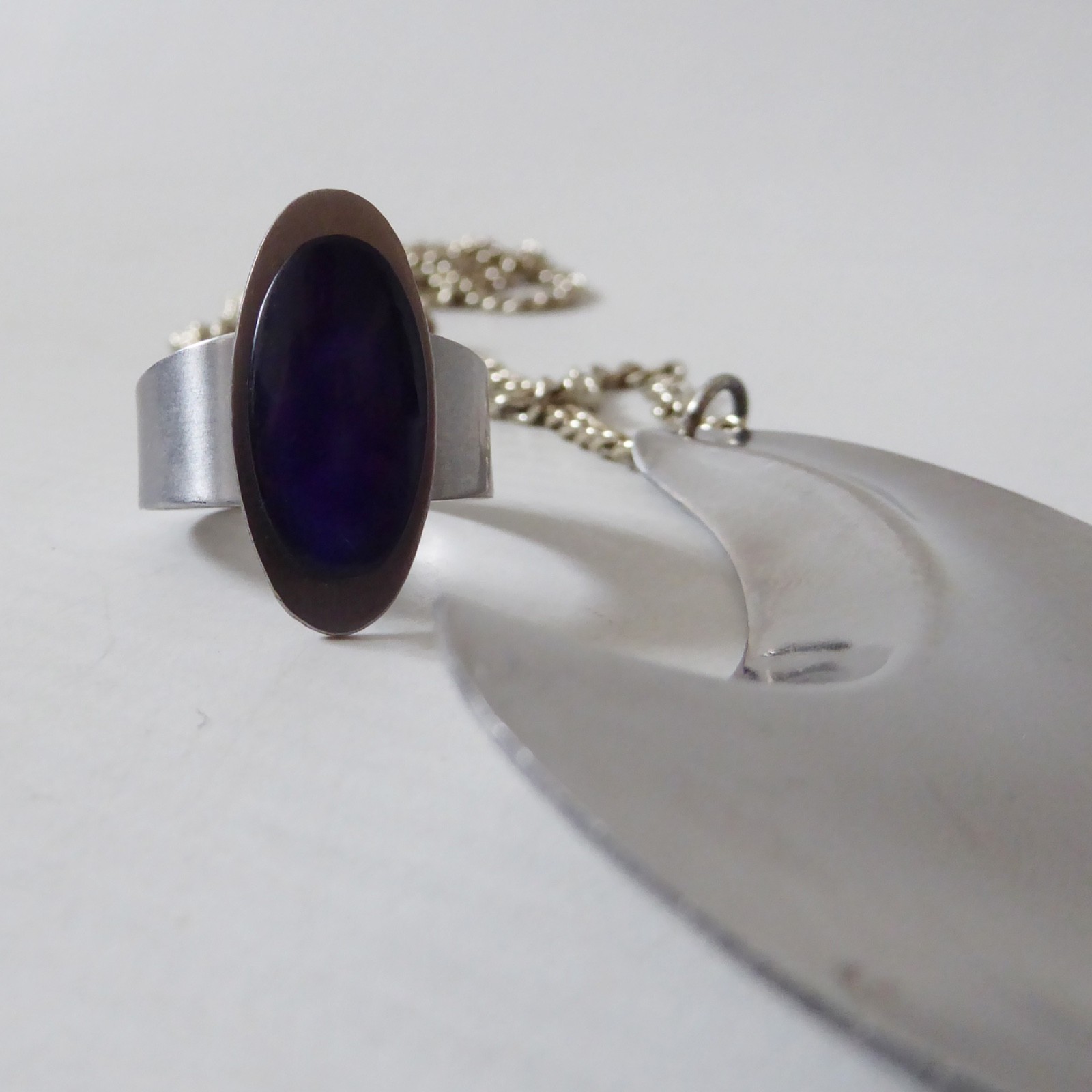 Modernist retro stainless steel vintage pendant necklace & blue abalone ring - Image 13