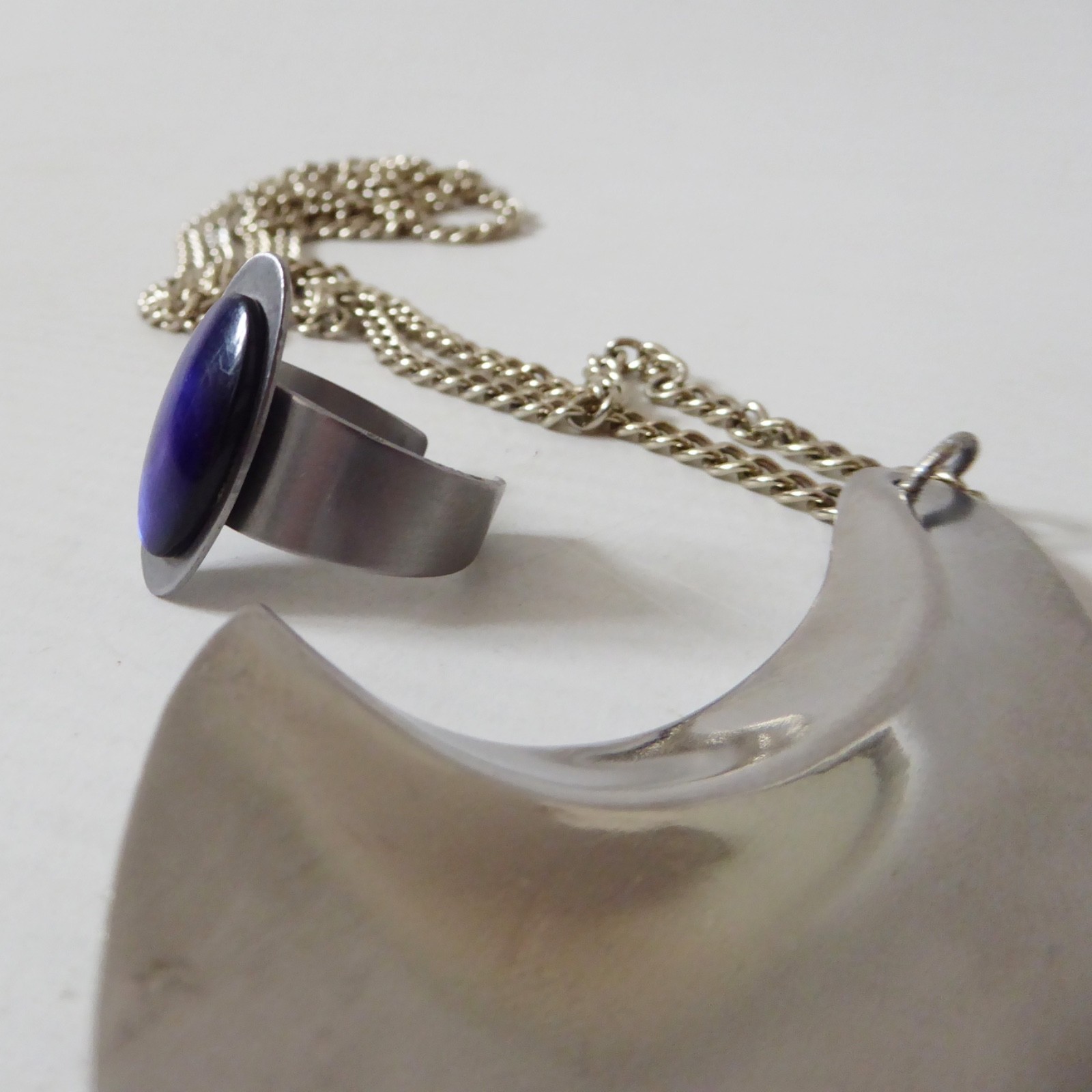 Modernist retro stainless steel vintage pendant necklace & blue abalone ring - Image 14